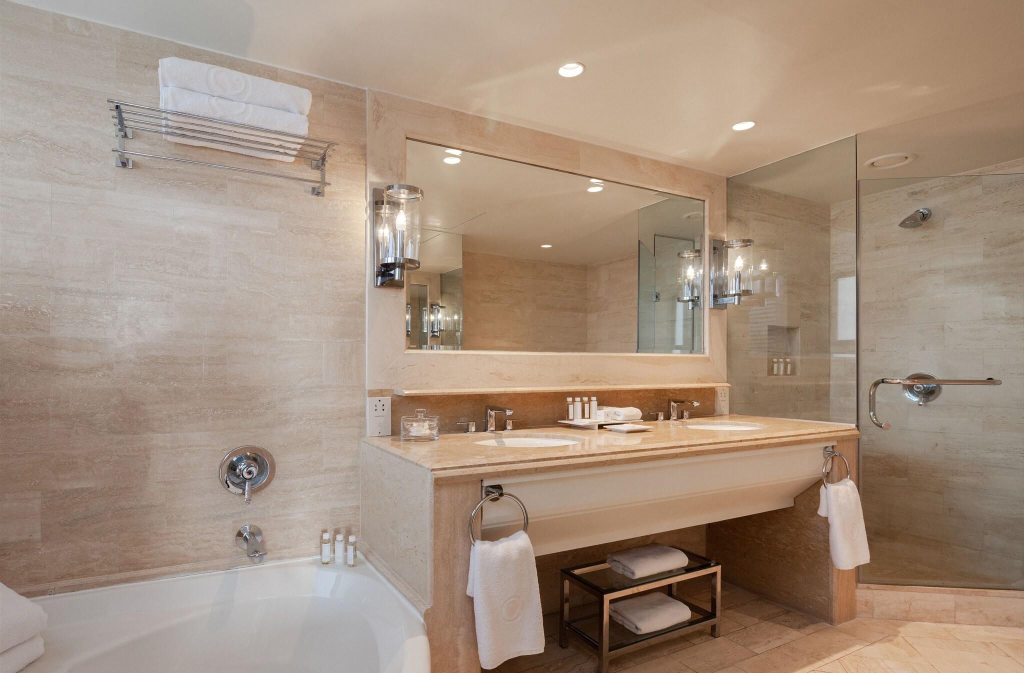 Suite Deluxe with Views