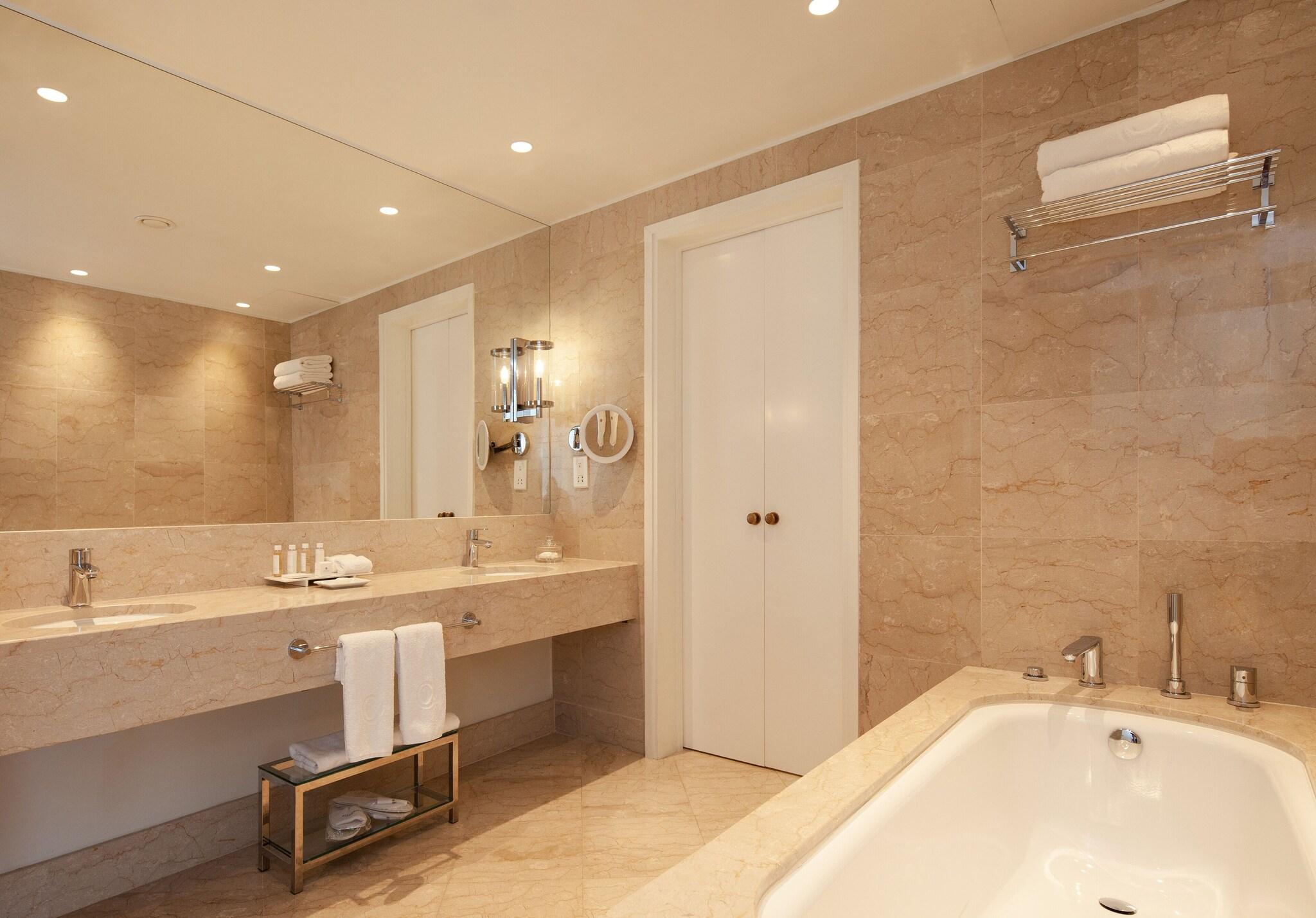 Suite Superior with Views