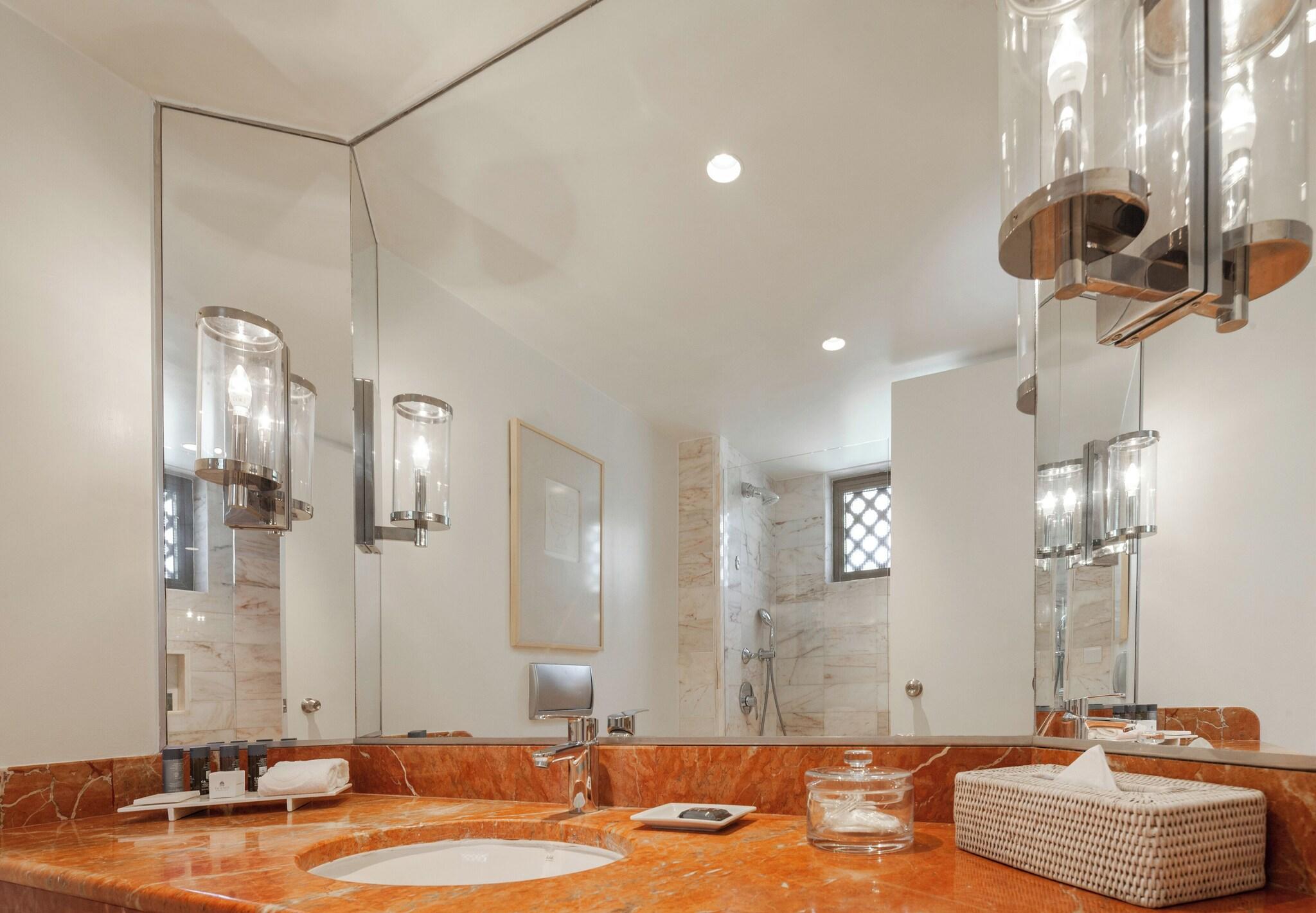 Studio King Size Bed