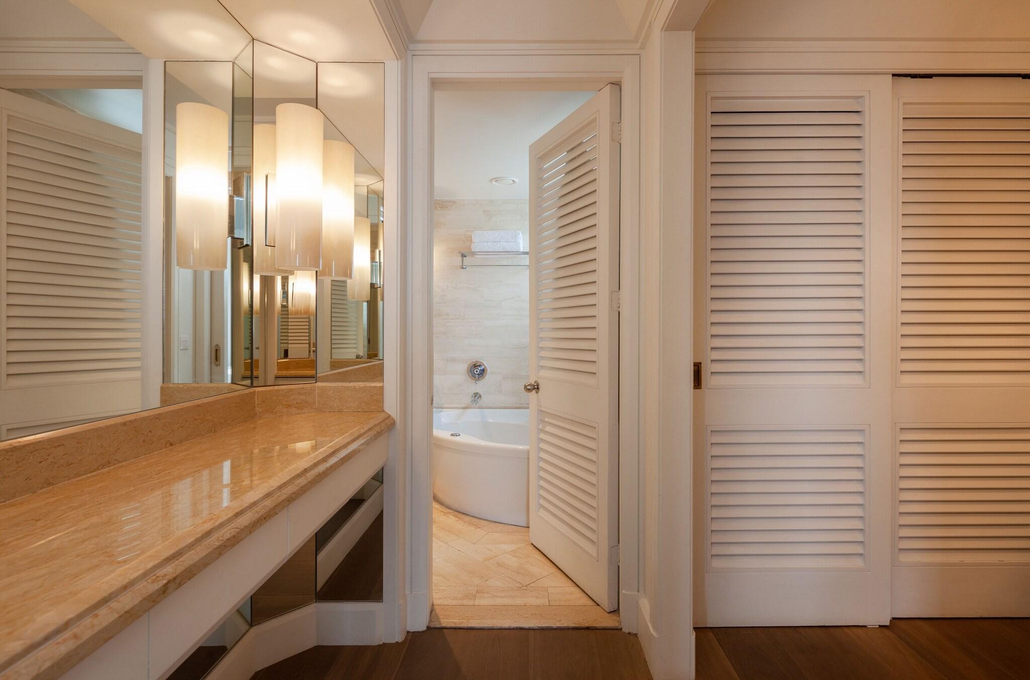 Suite Deluxe King Bed