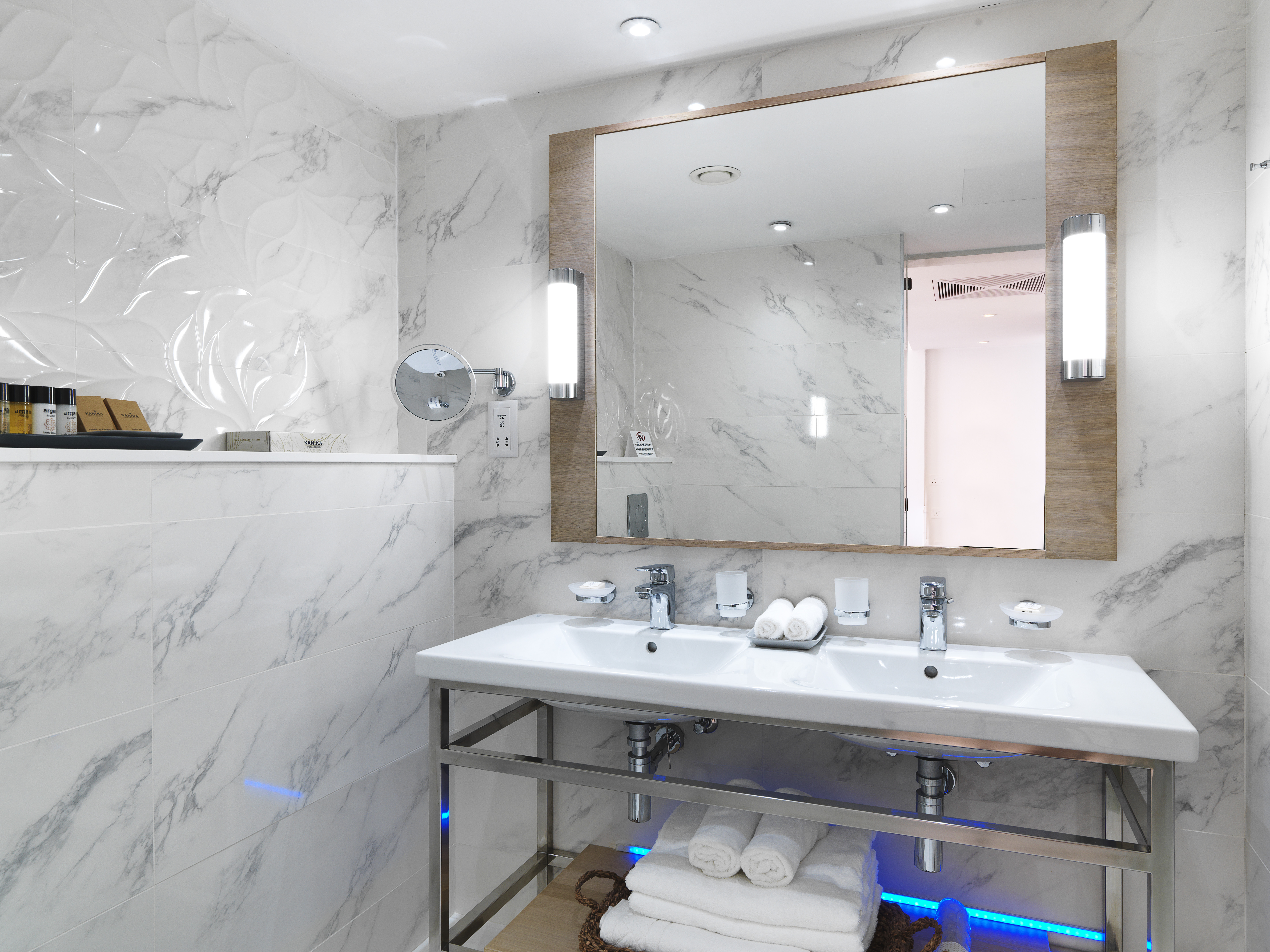 Double or Twin Deluxe Pool View