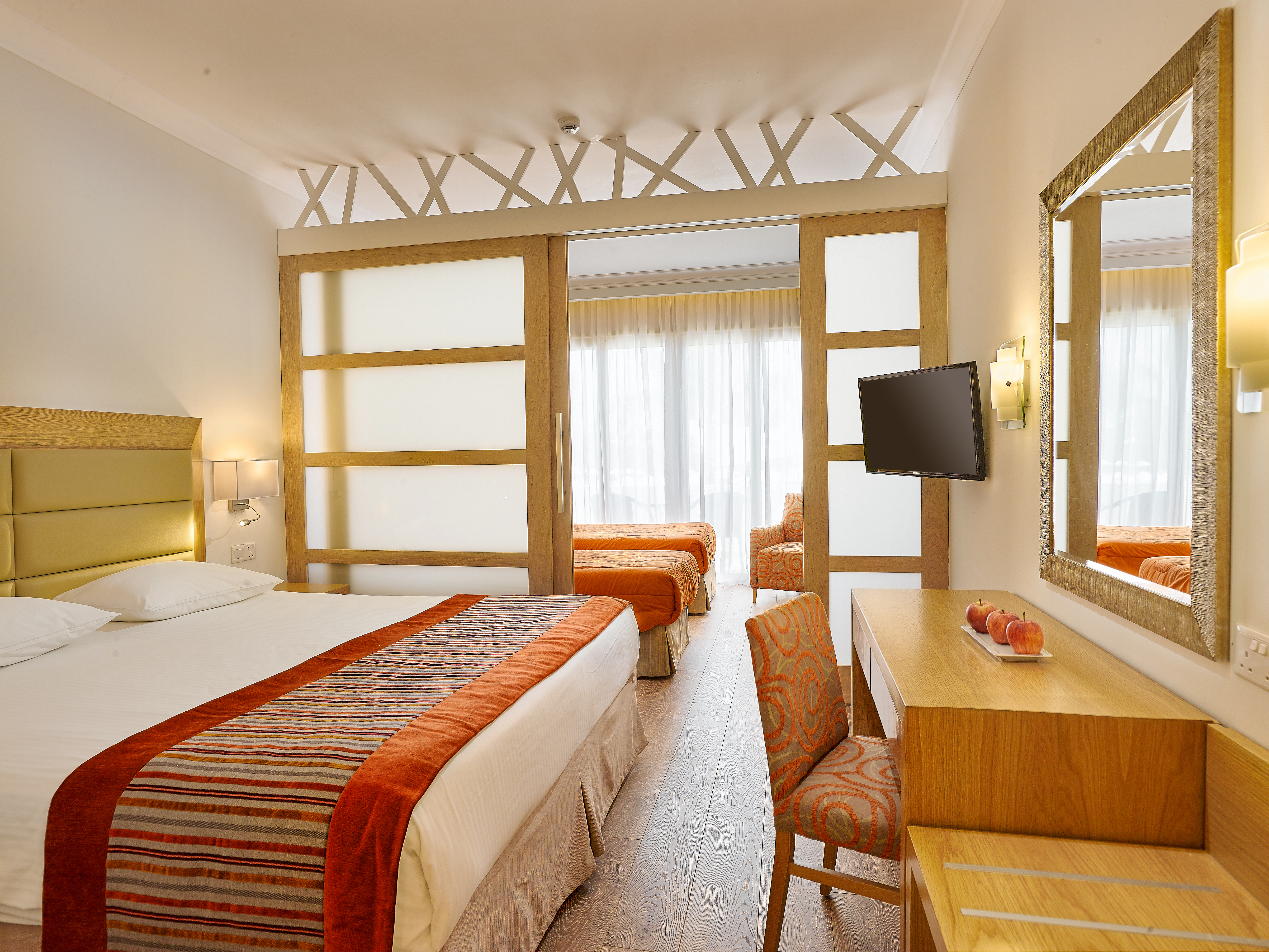 Junior Suite Land View