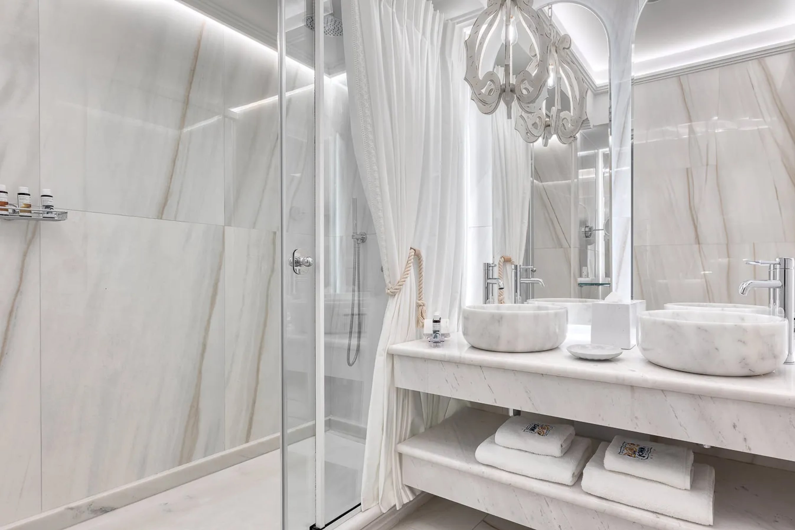 Suite Two Bedrooms with Air Conditioning