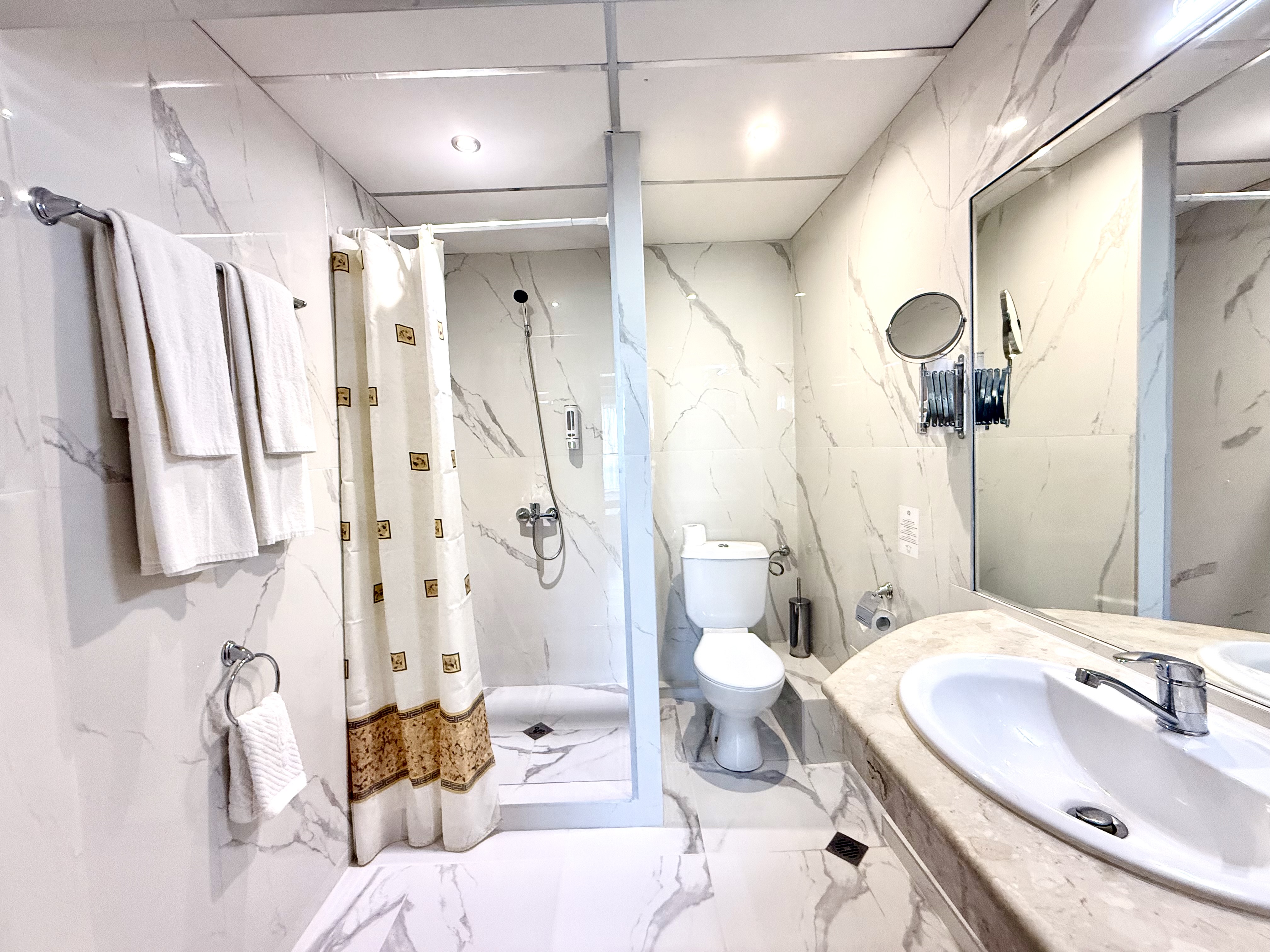 Double or Twin One Bed