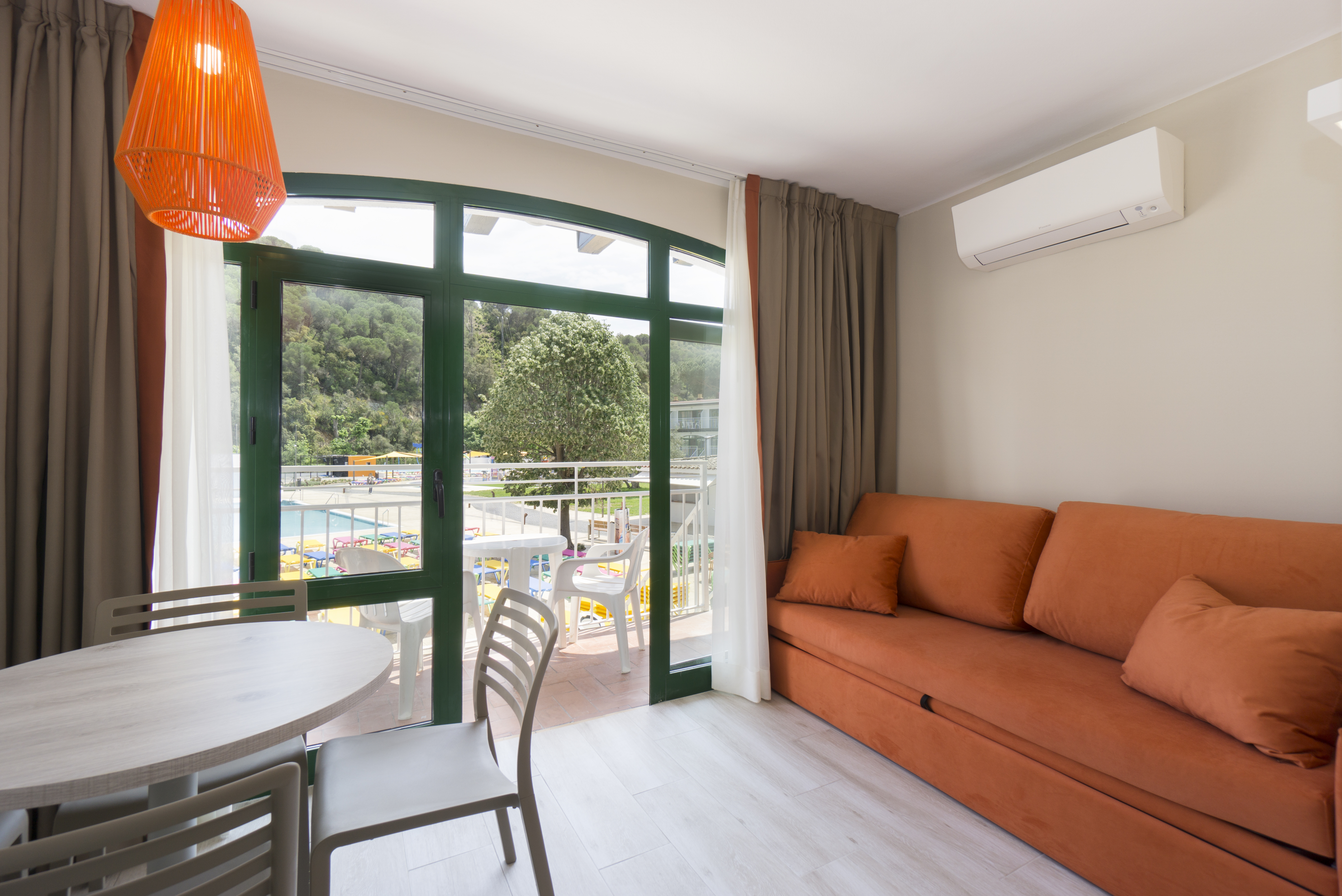 Family Room Capacity 4