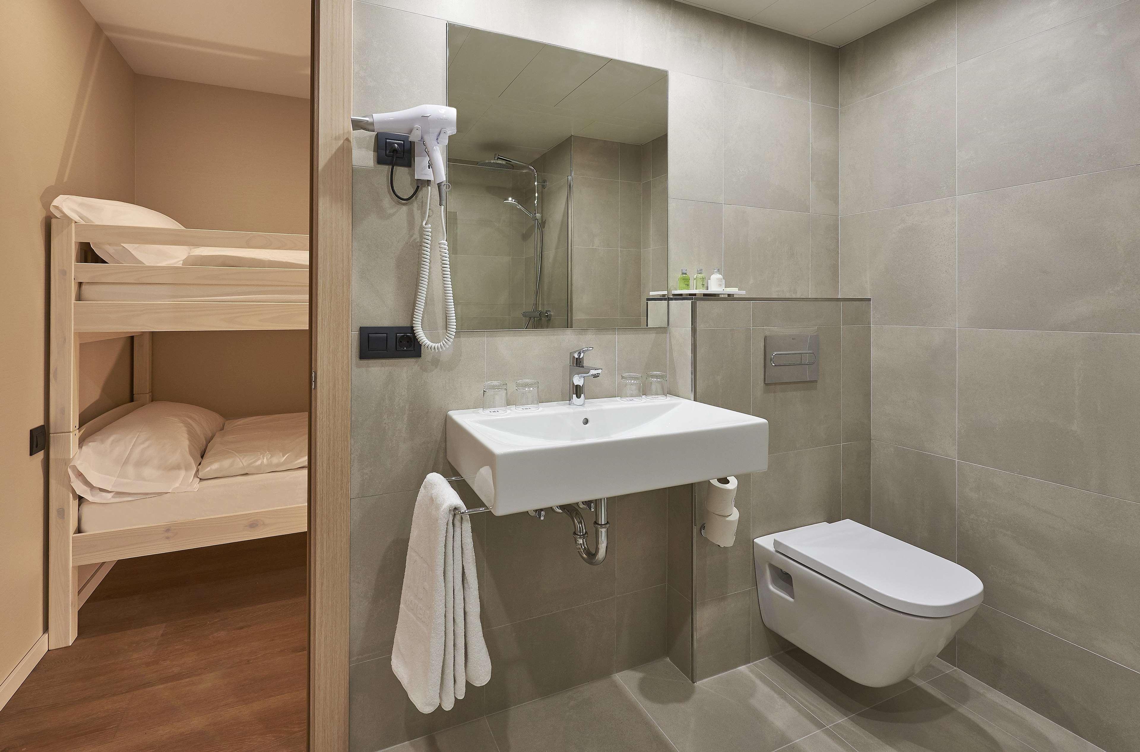 Family Room Capacity 4