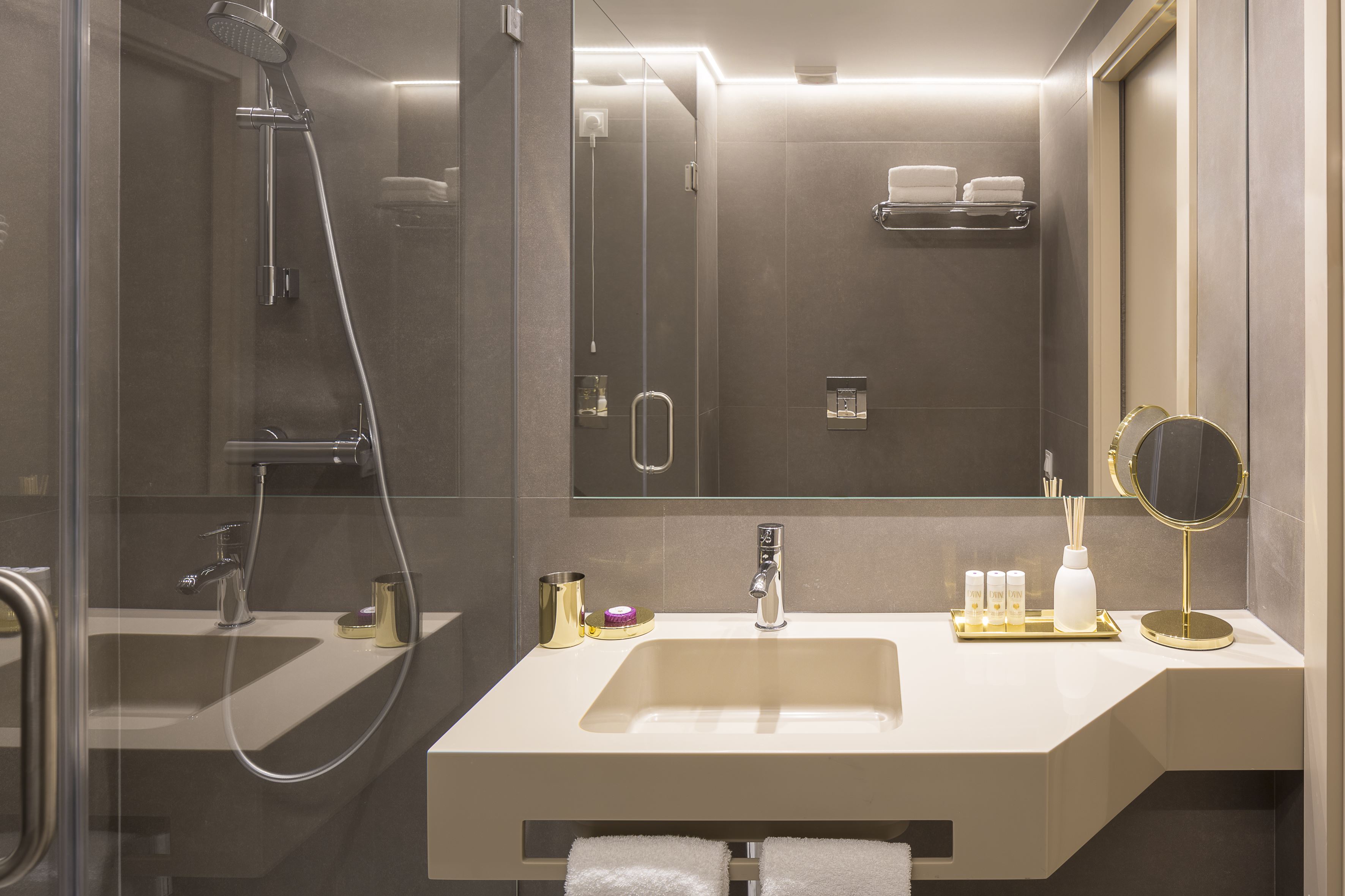 Twin Deluxe with Views