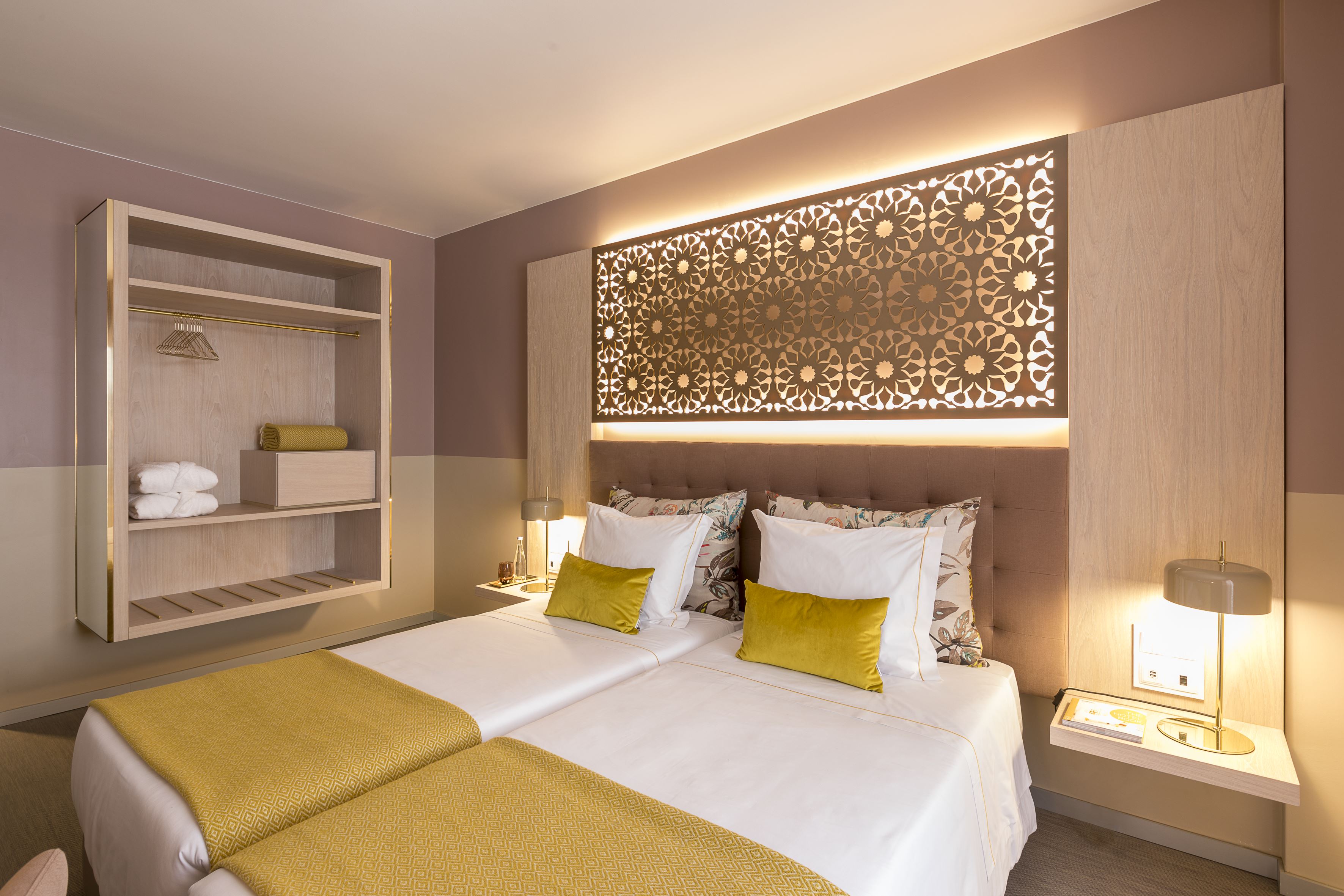 Room Connecting Room