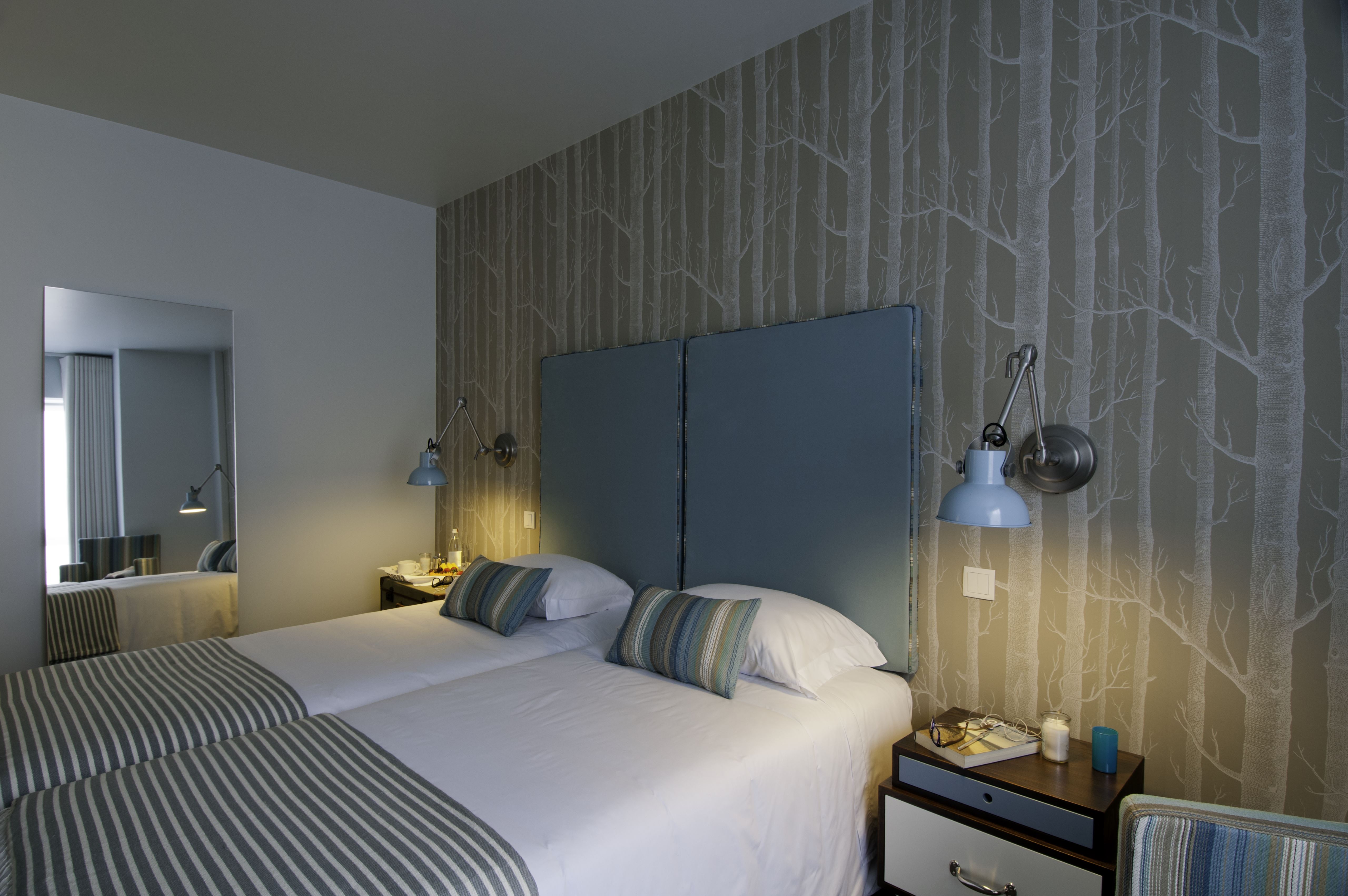 Room Connecting Room