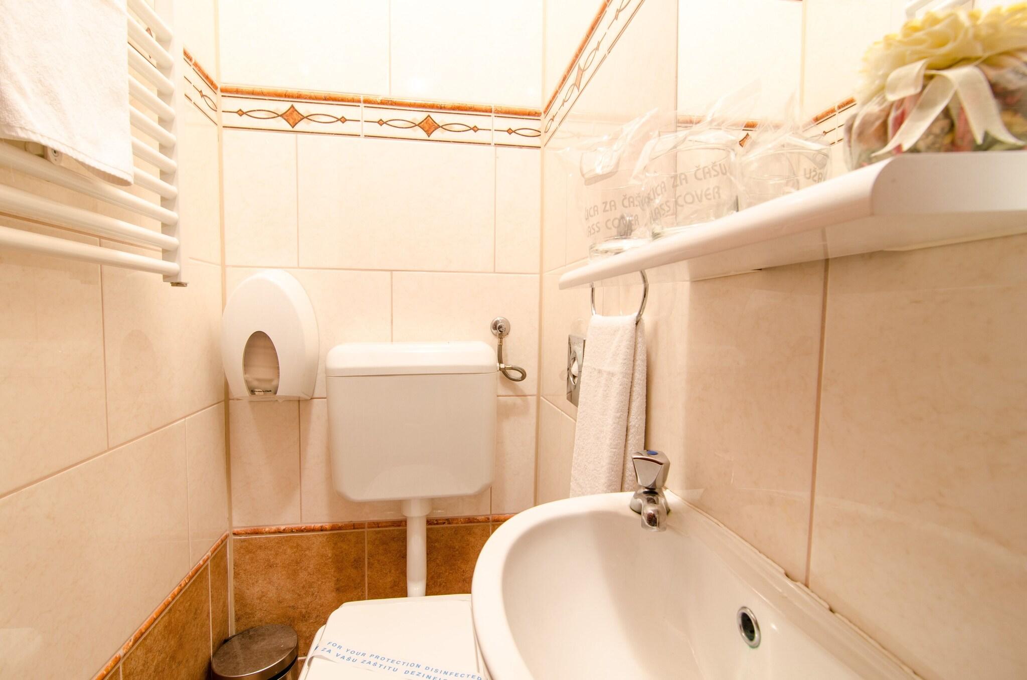 Apartment with Kitchenette