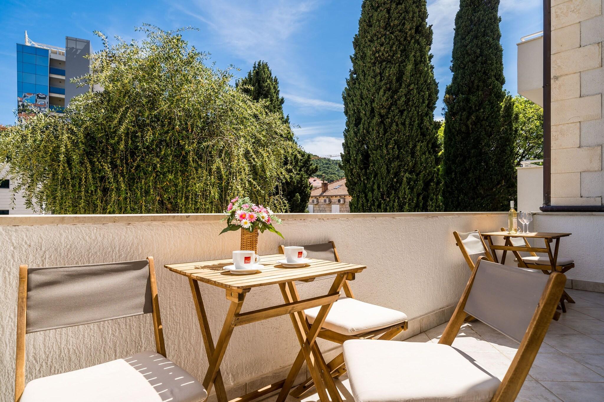 Apartment with Kitchenette
