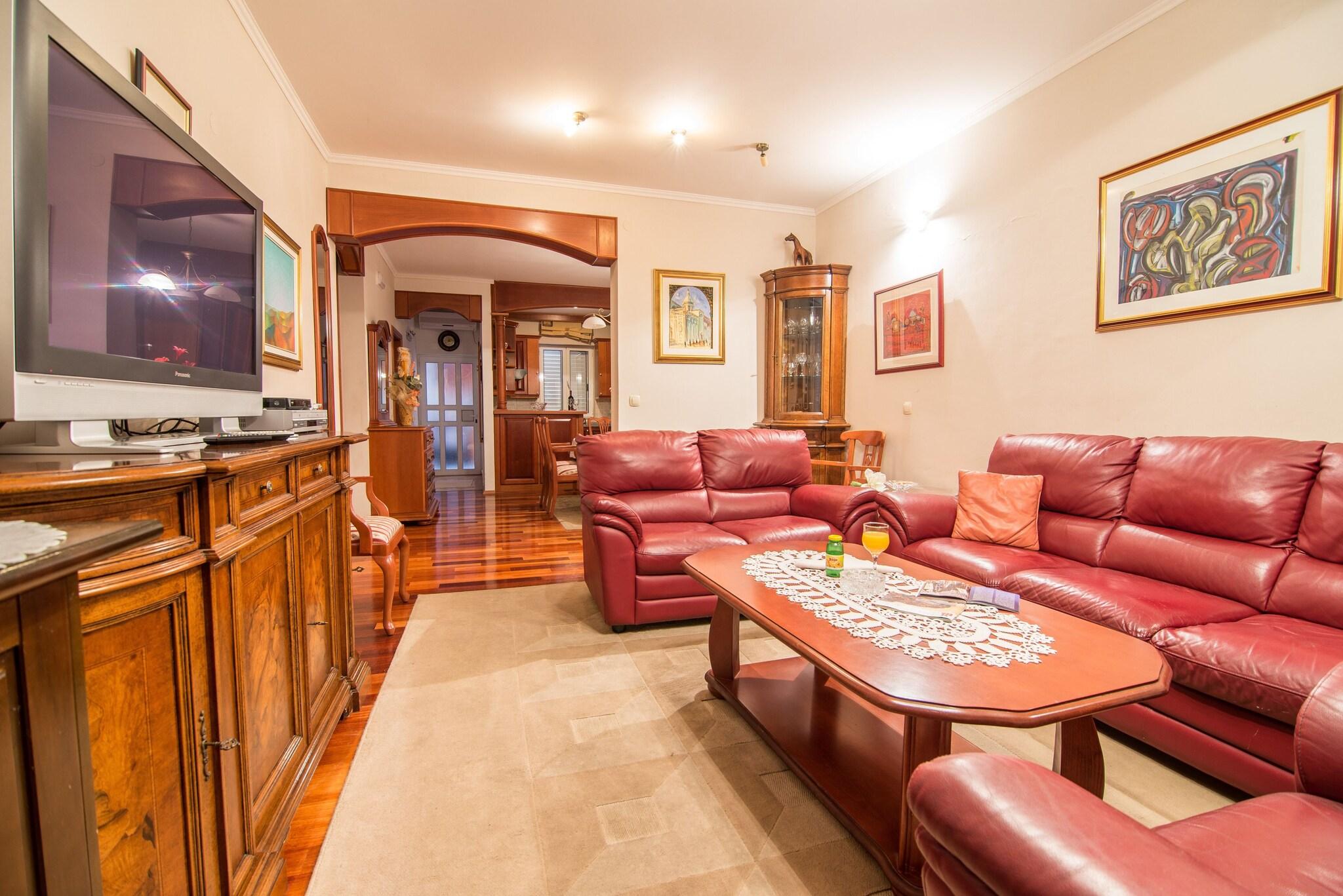 Apartment with Kitchenette