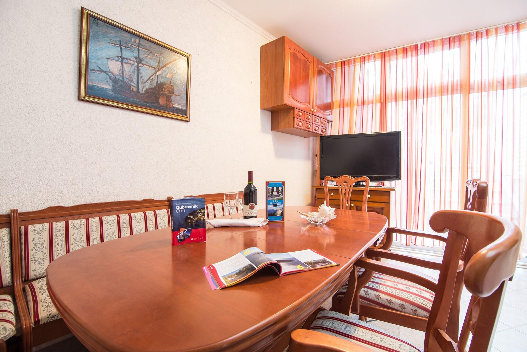 Apartment with Kitchenette