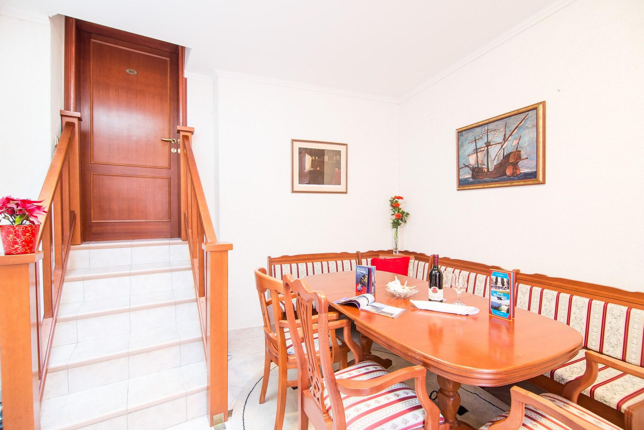 Apartment with Kitchenette