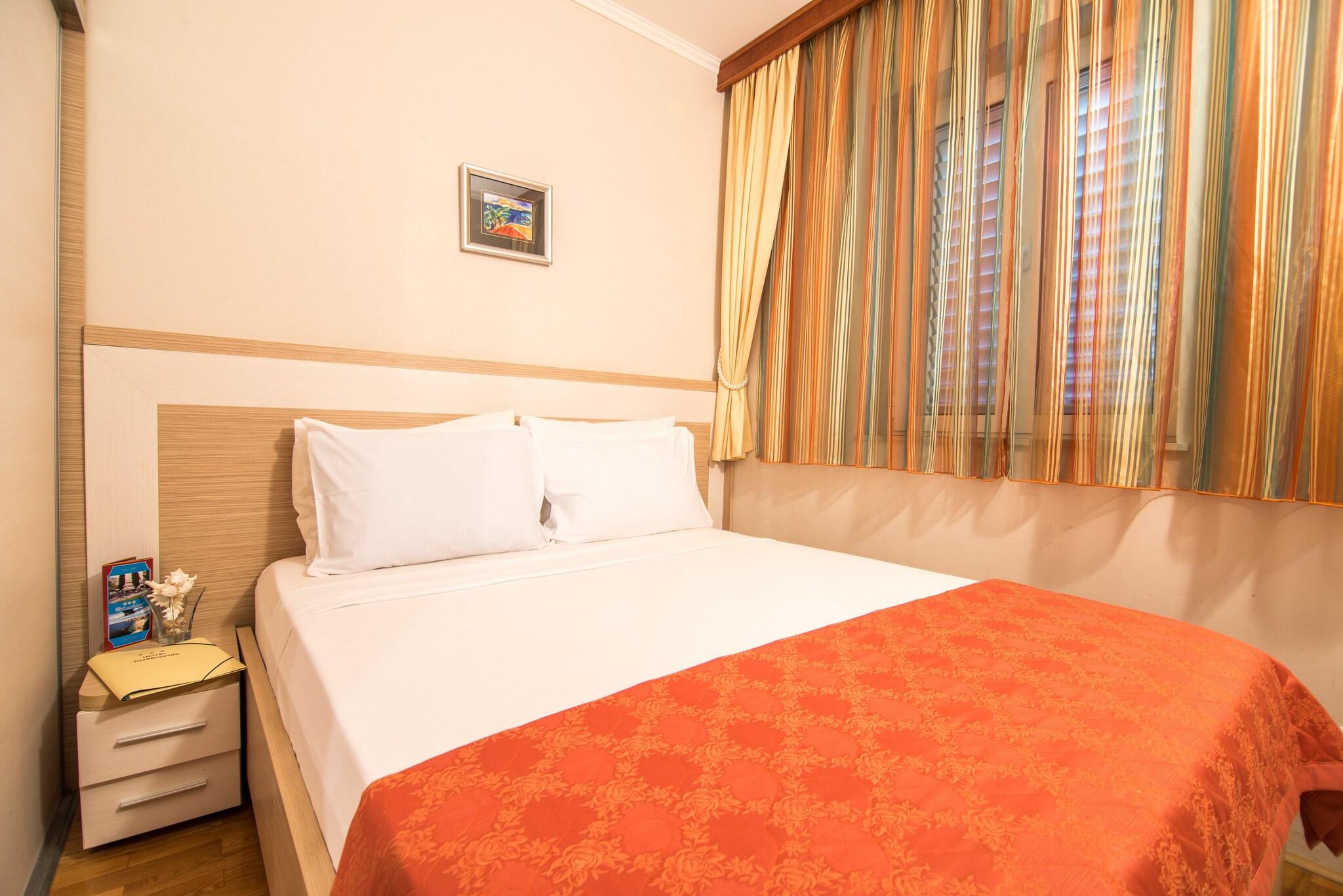 Apartment with Kitchenette