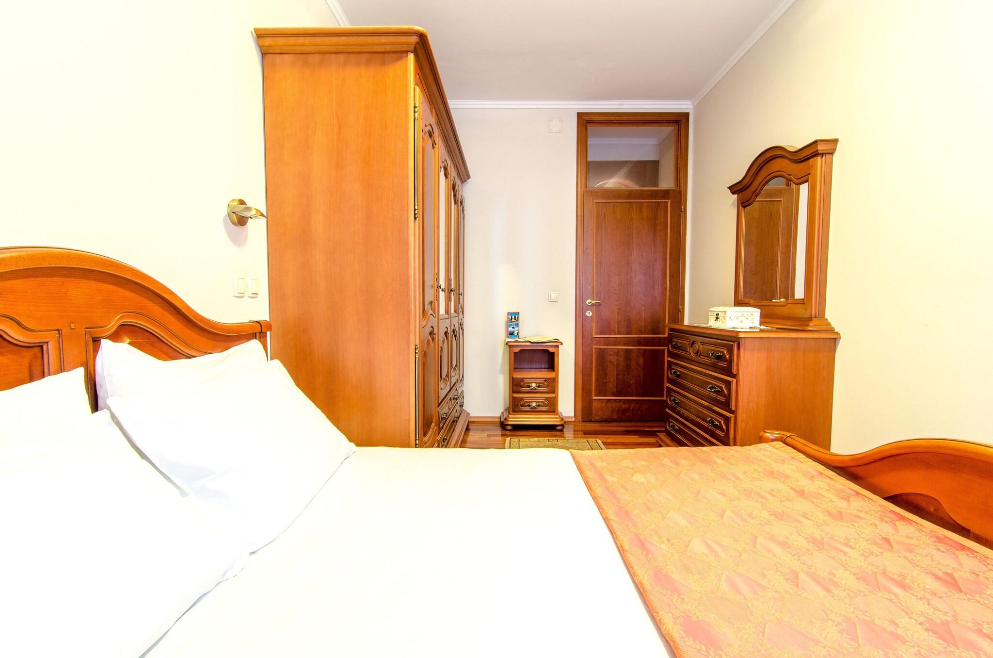 Apartment with Kitchenette