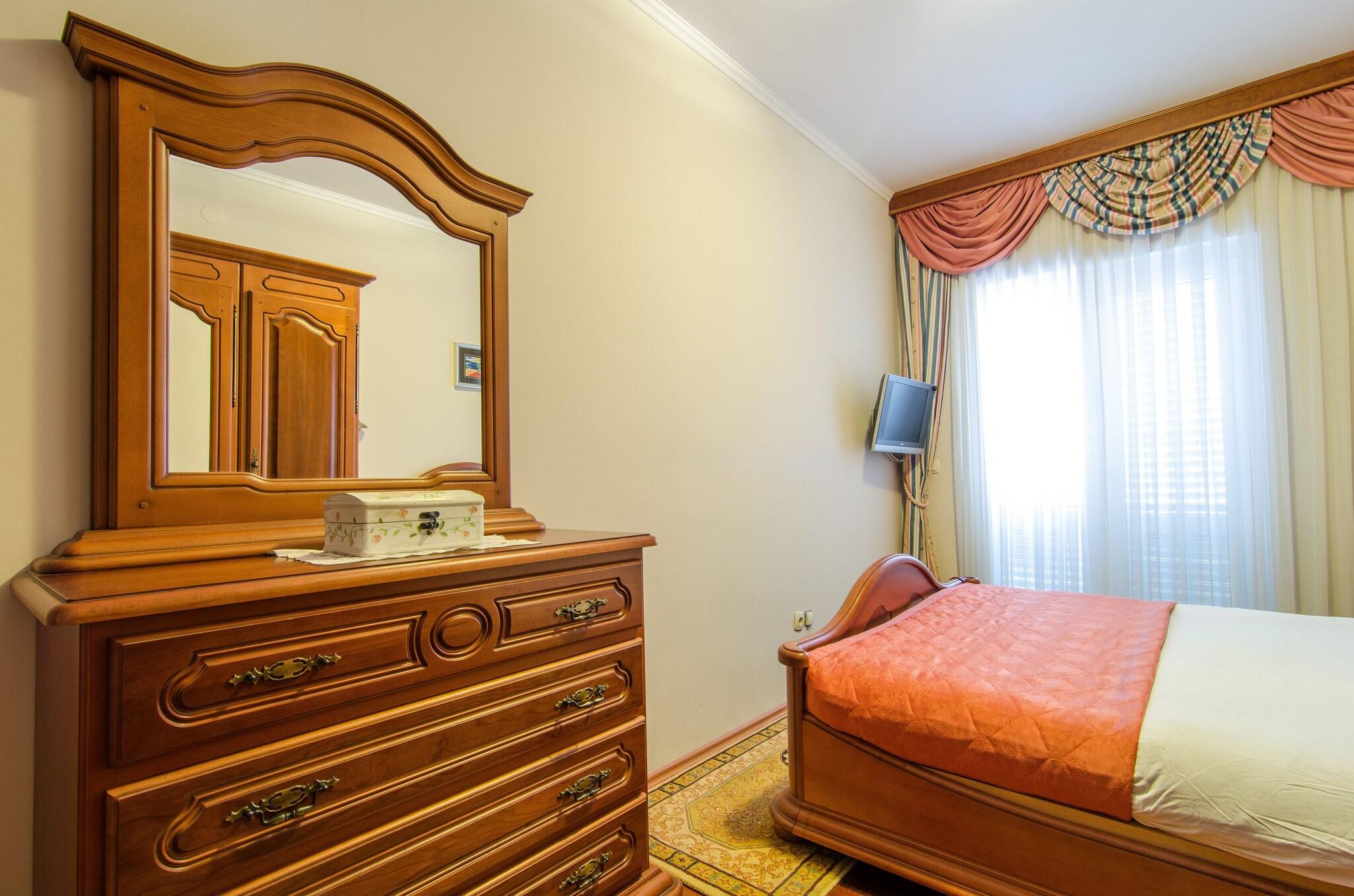 Apartment with Kitchenette