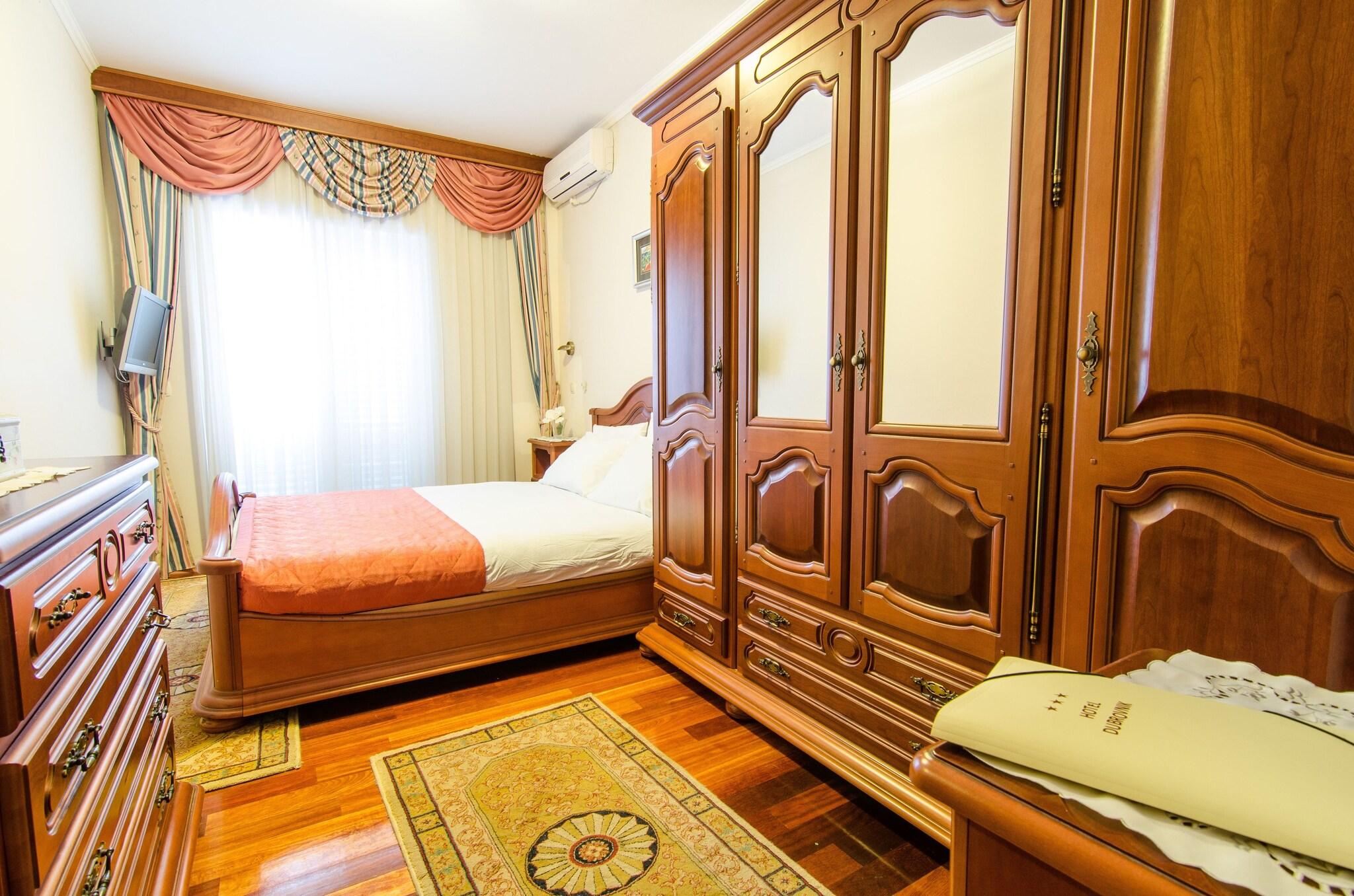 Apartment with Kitchenette