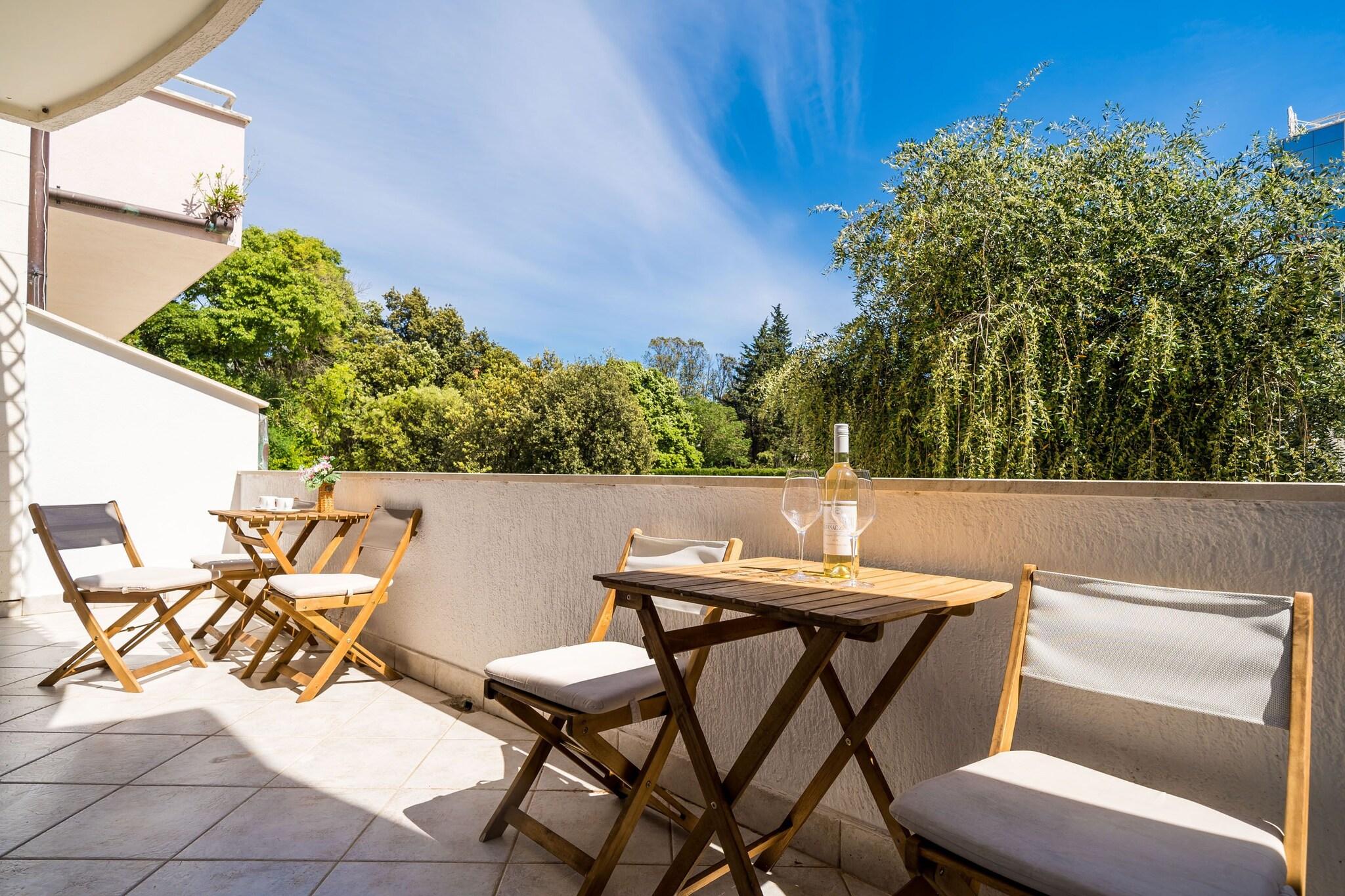 Apartment with Kitchenette