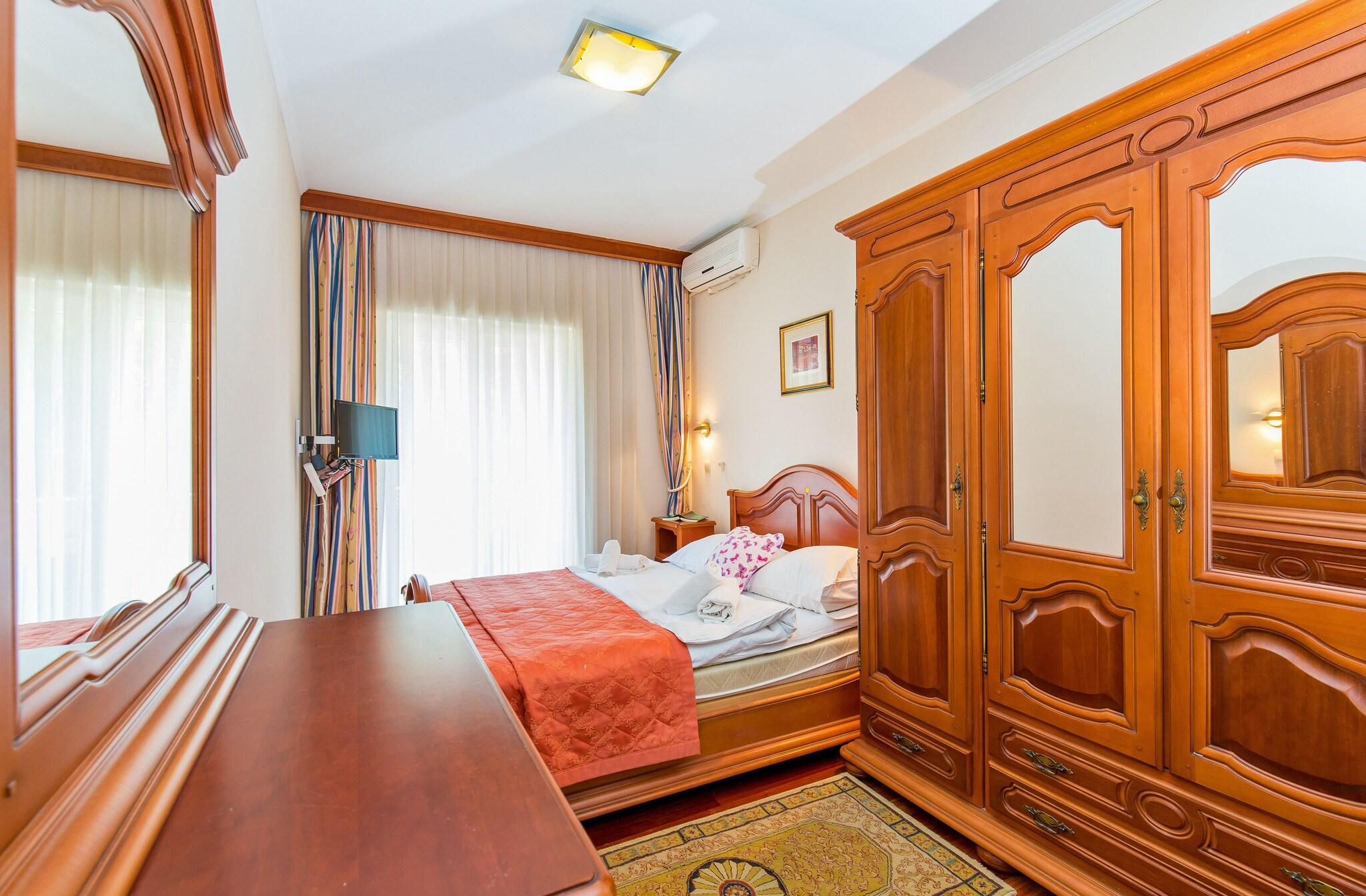 Apartment with Kitchenette