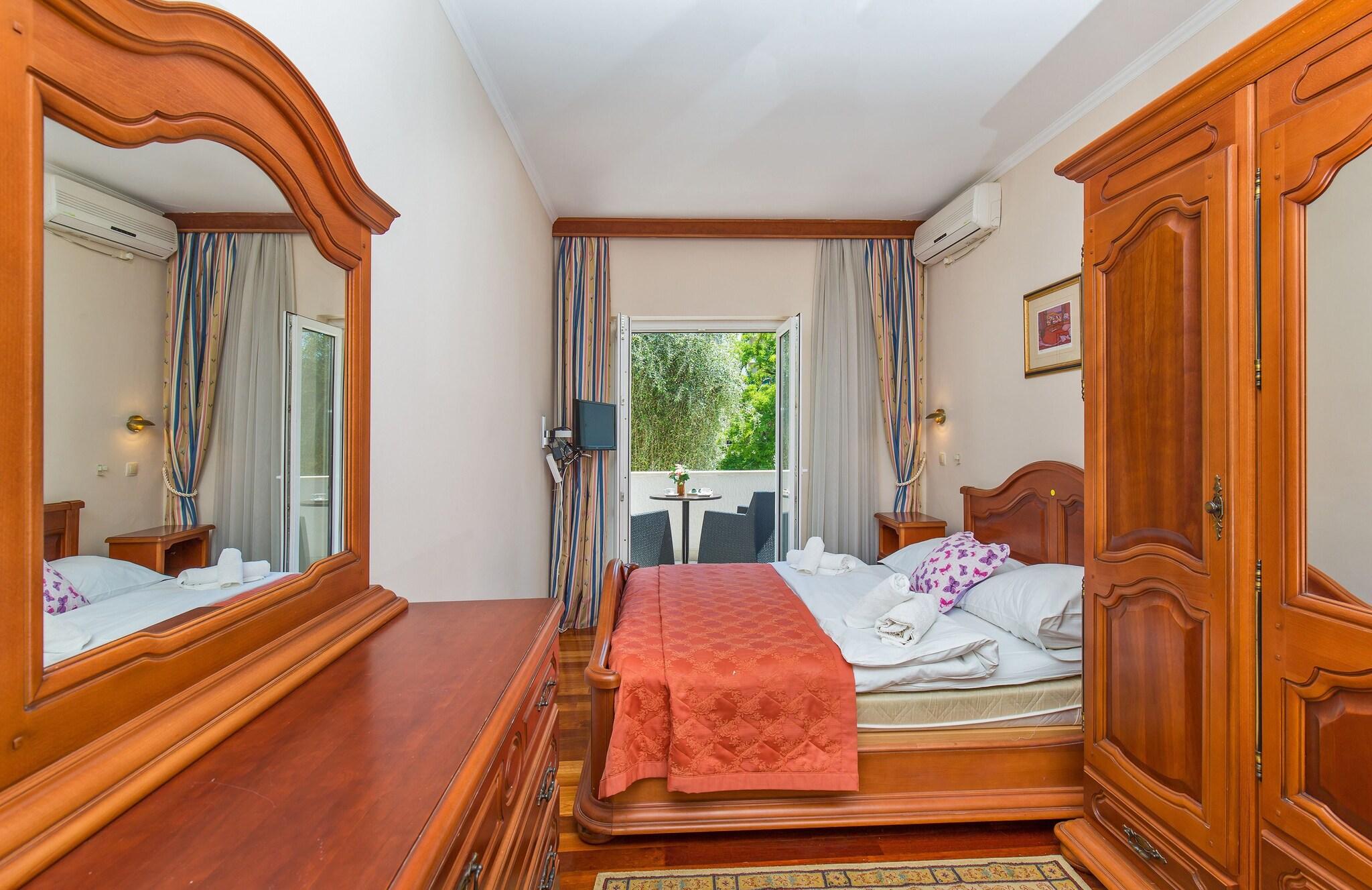 Apartment with Kitchenette