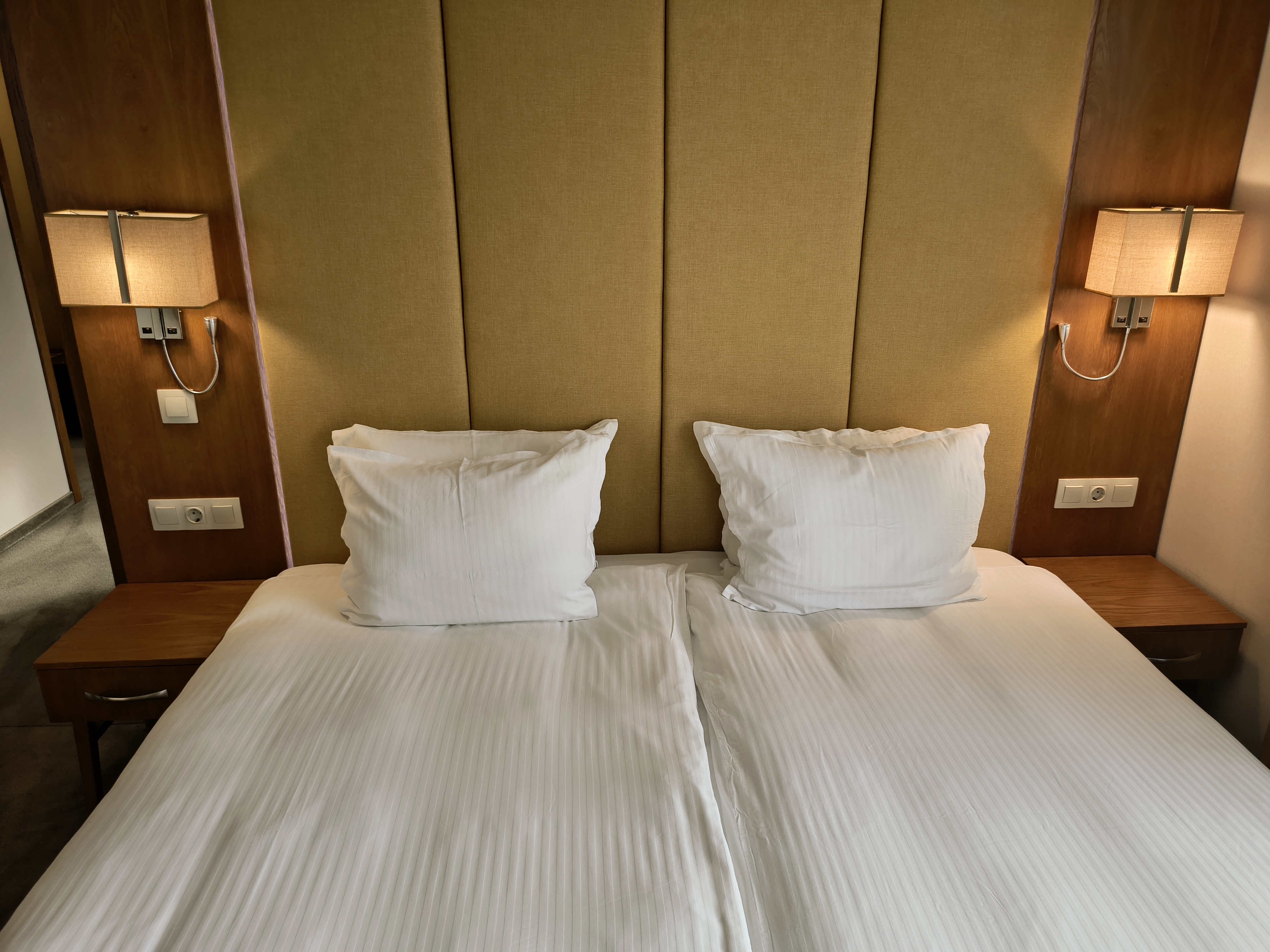 Suite King Size Bed