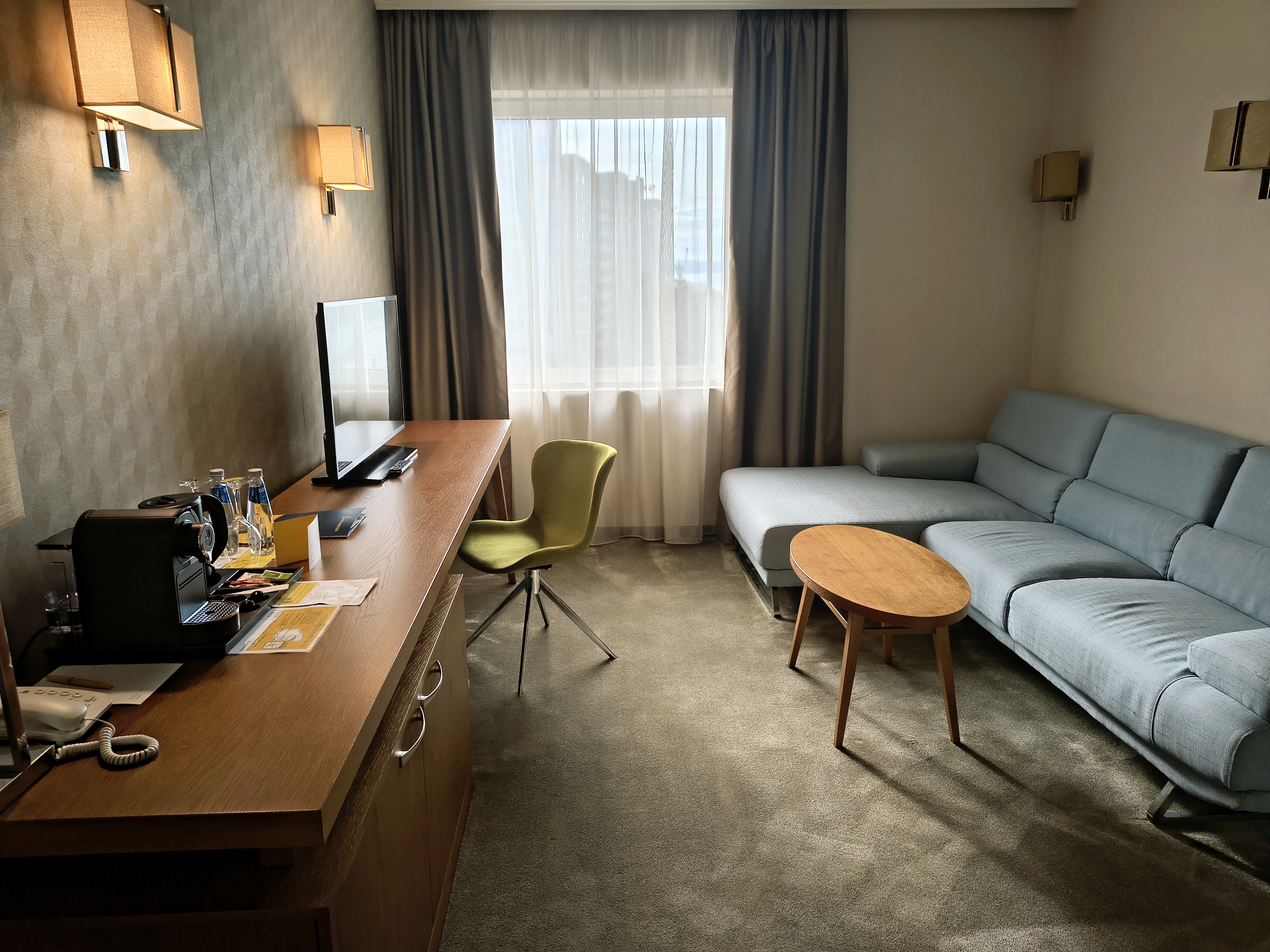 Suite King Size Bed