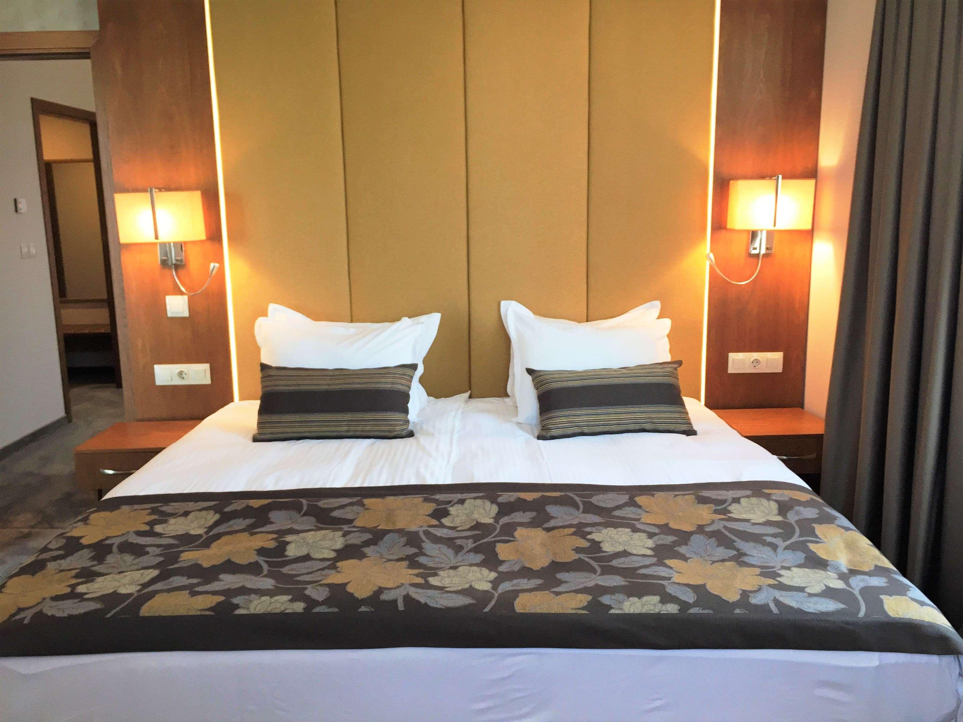 Suite King Size Bed