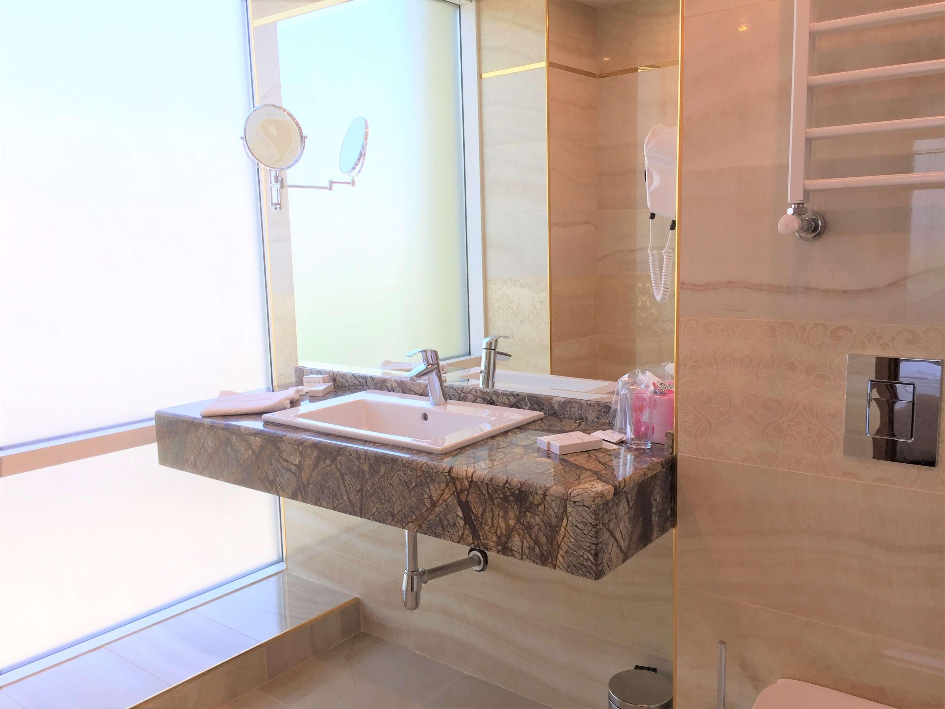Suite King Size Bed