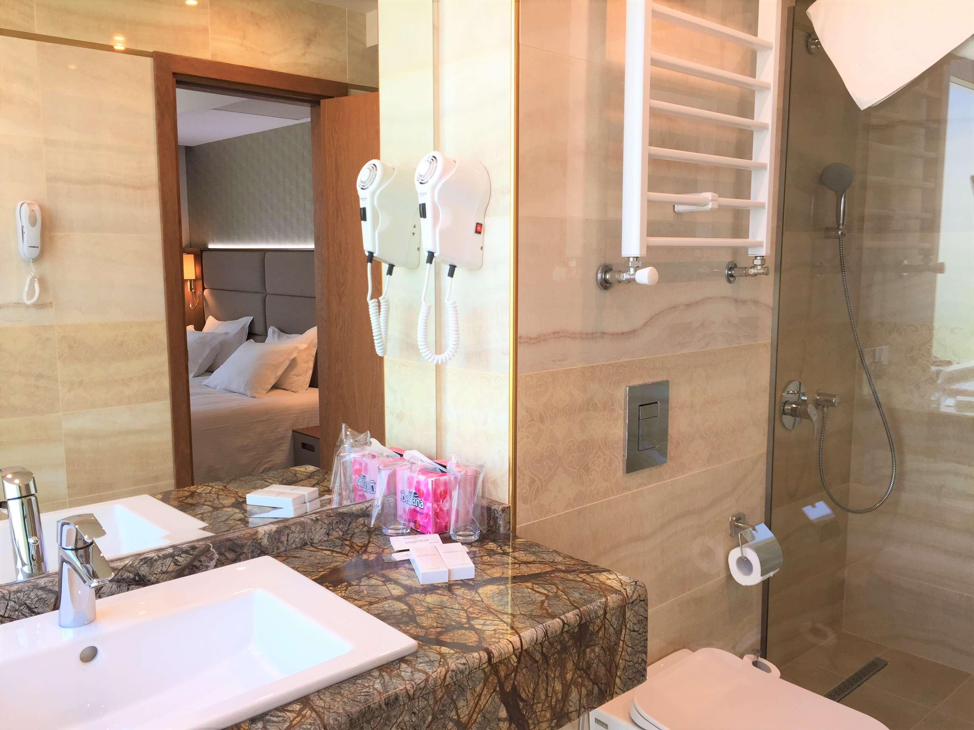 Suite King Size Bed