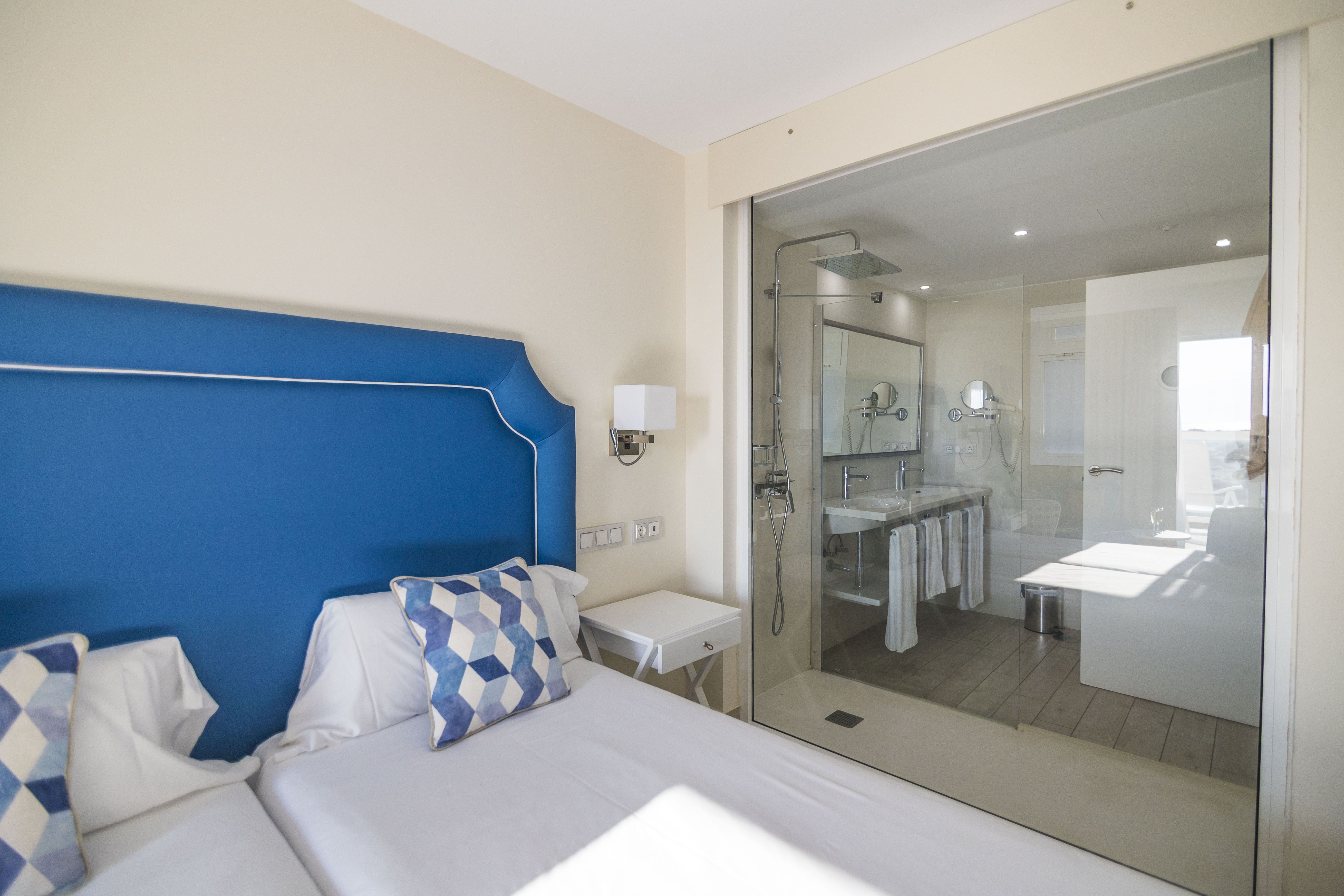 Double or Twin Sea View Capacity 2