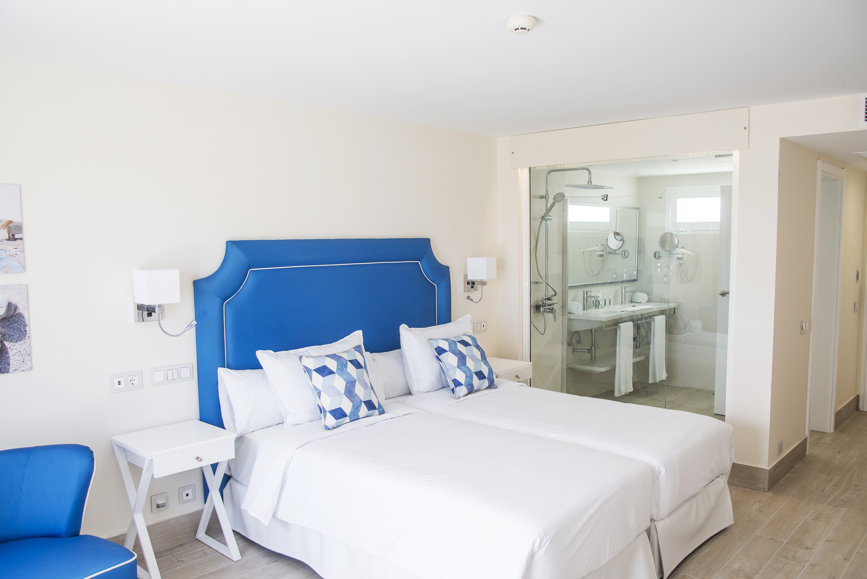 Double or Twin Sea View Capacity 2