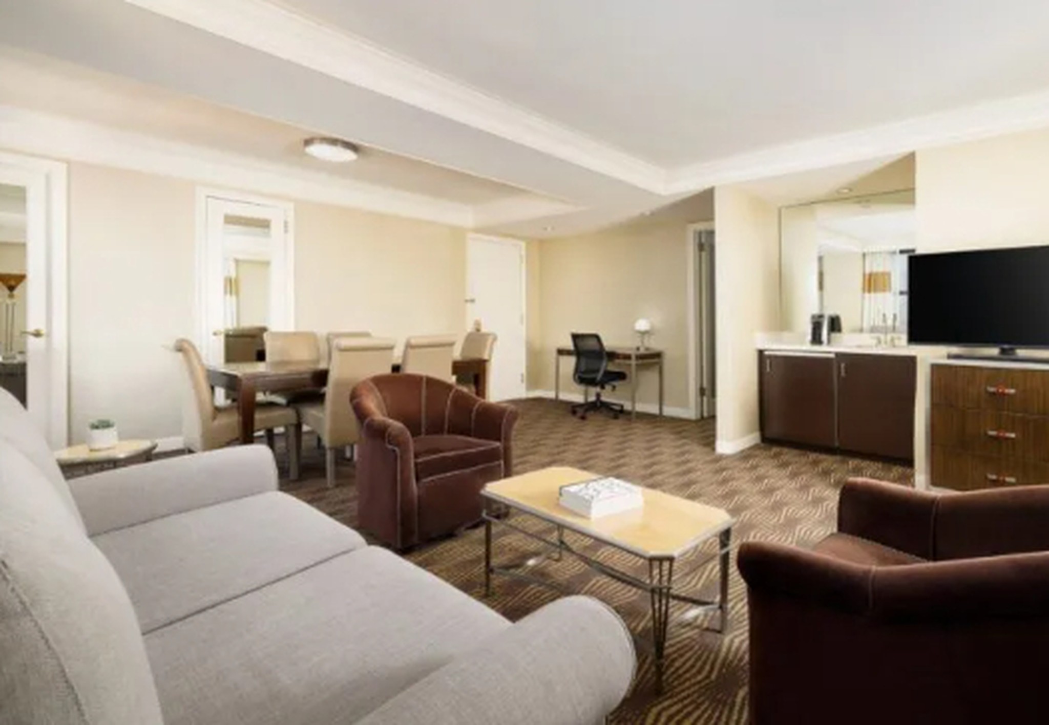 Suite Queen Size Bed