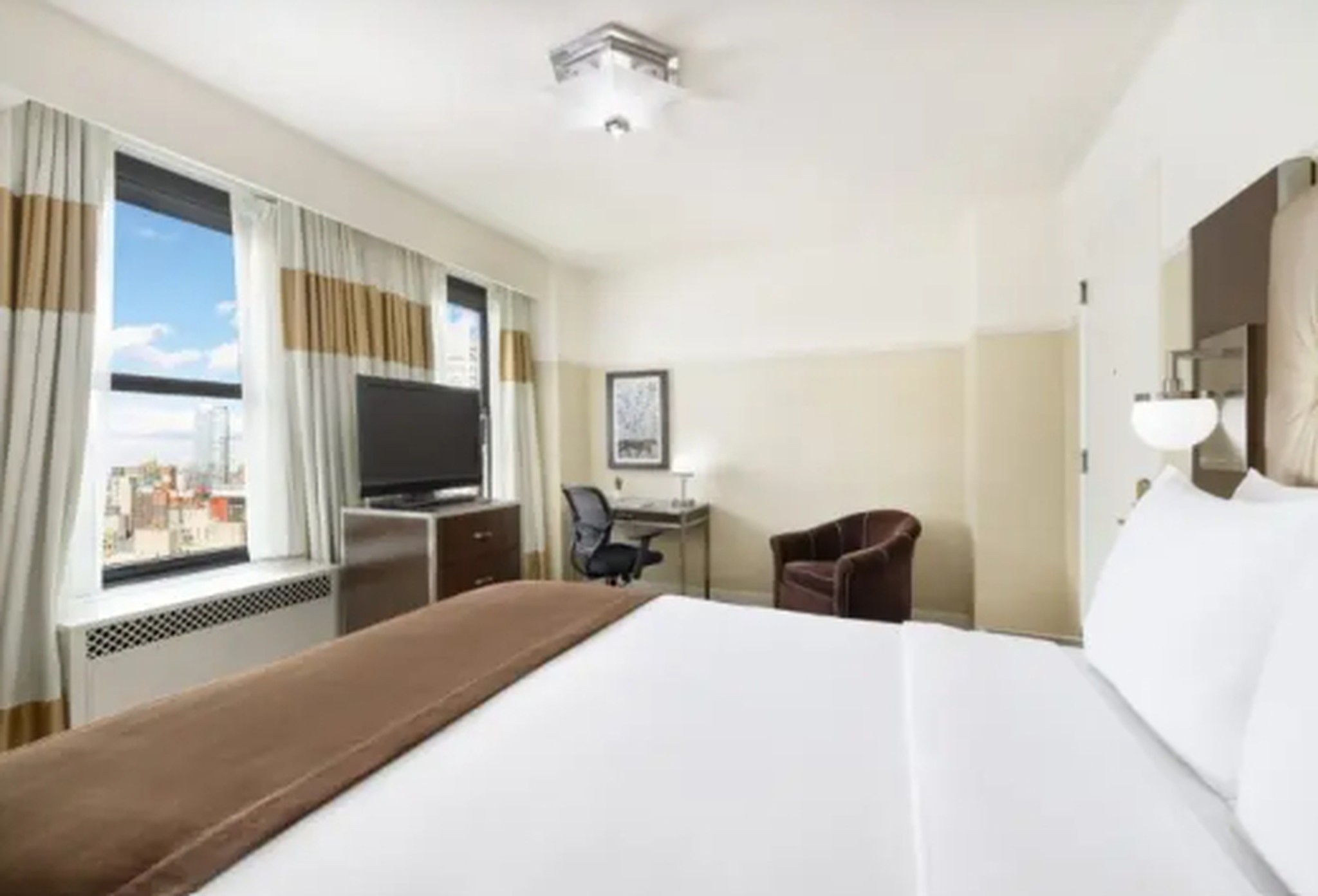 Room Queen Size Bed