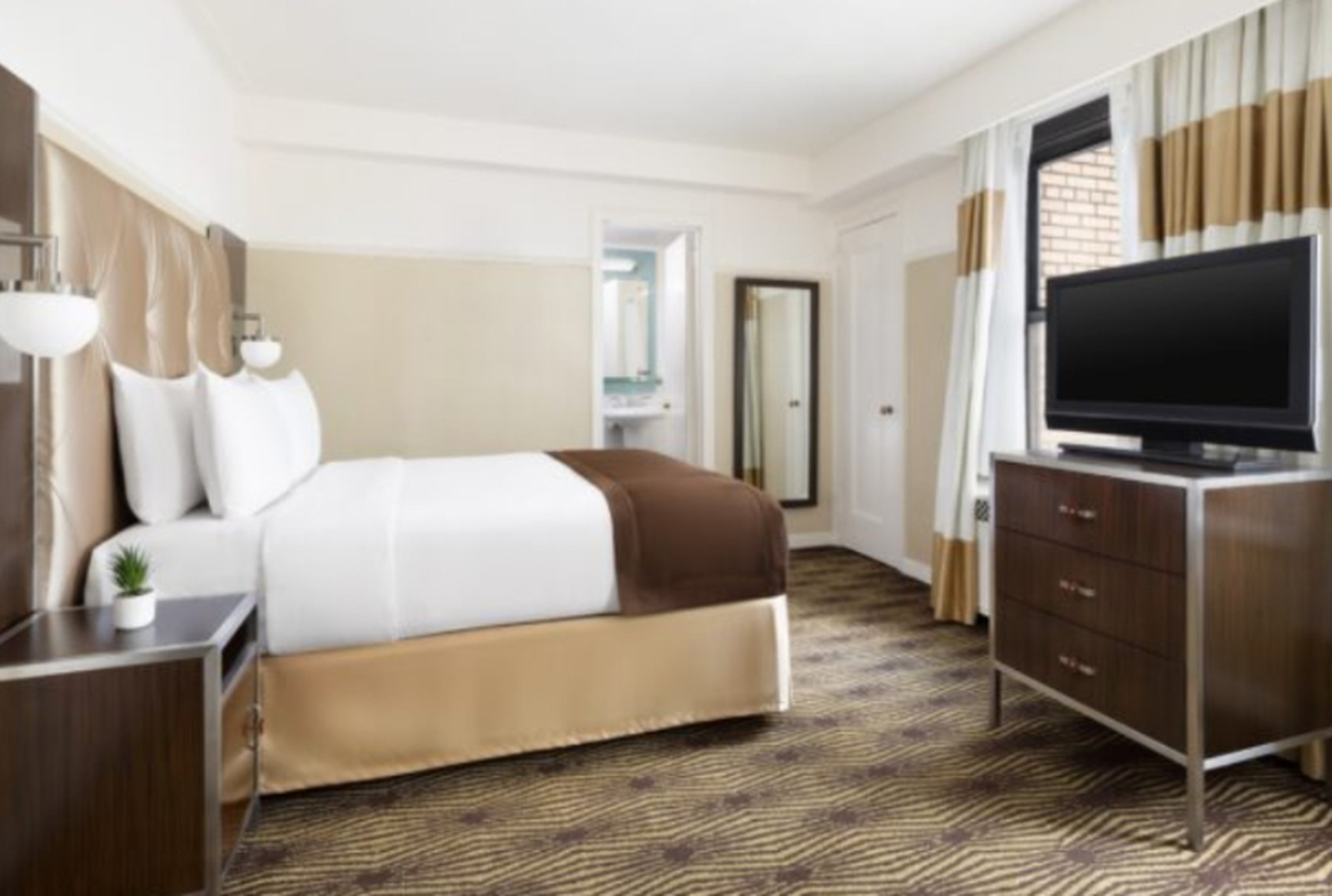 Room Queen Size Bed