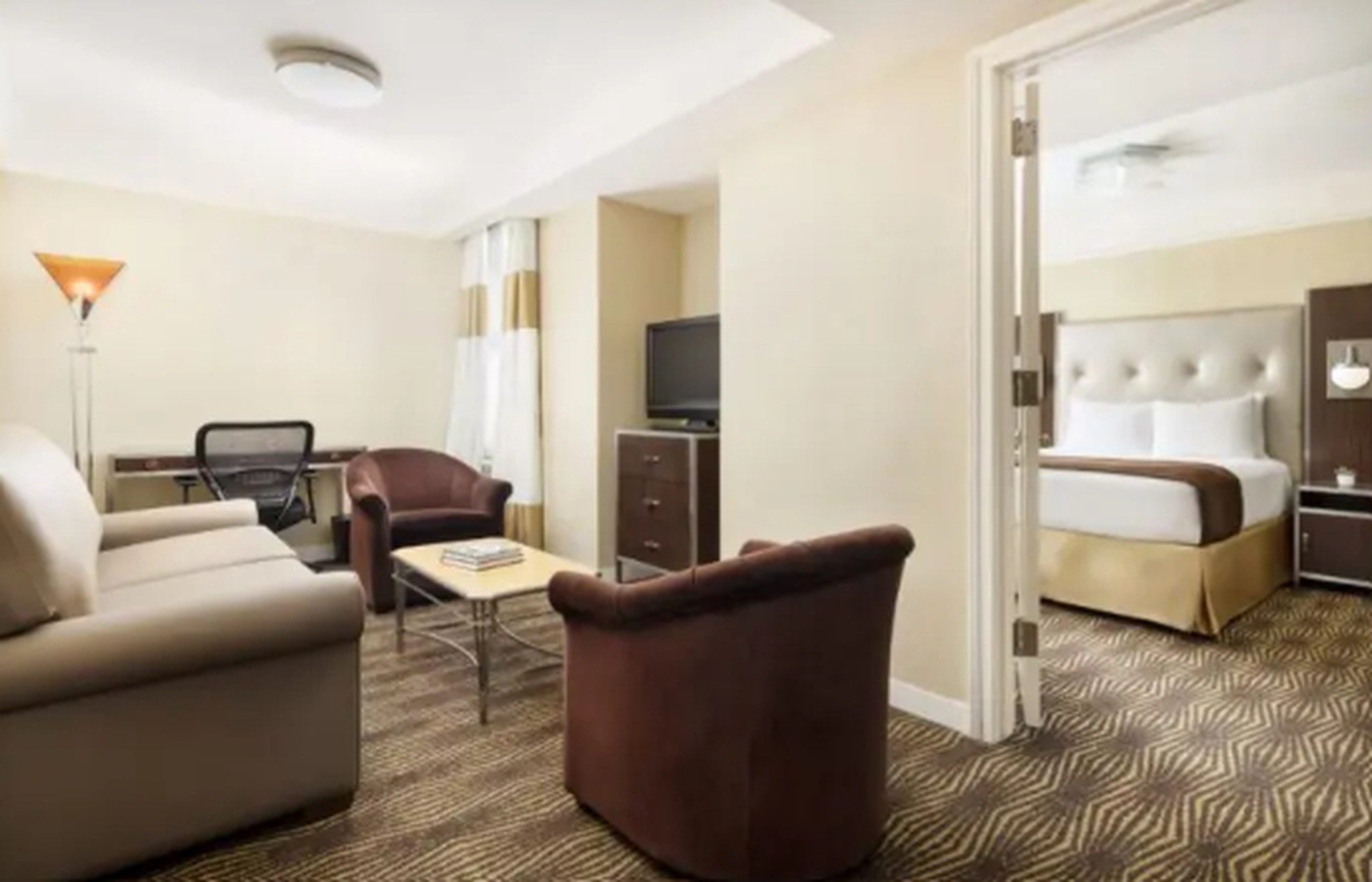 Suite Queen Size Bed