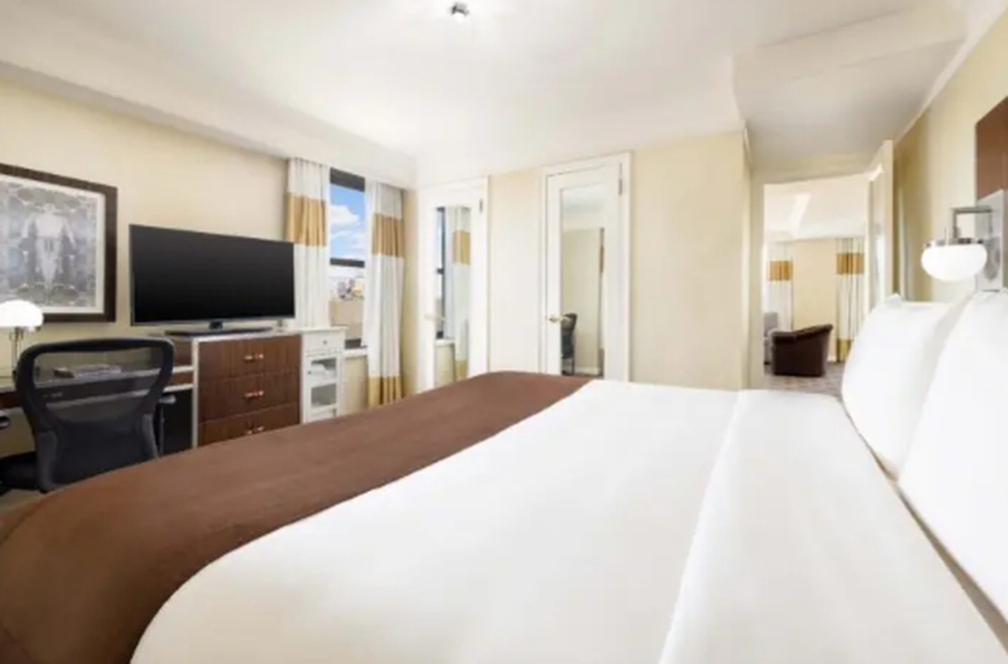 Suite Queen Size Bed