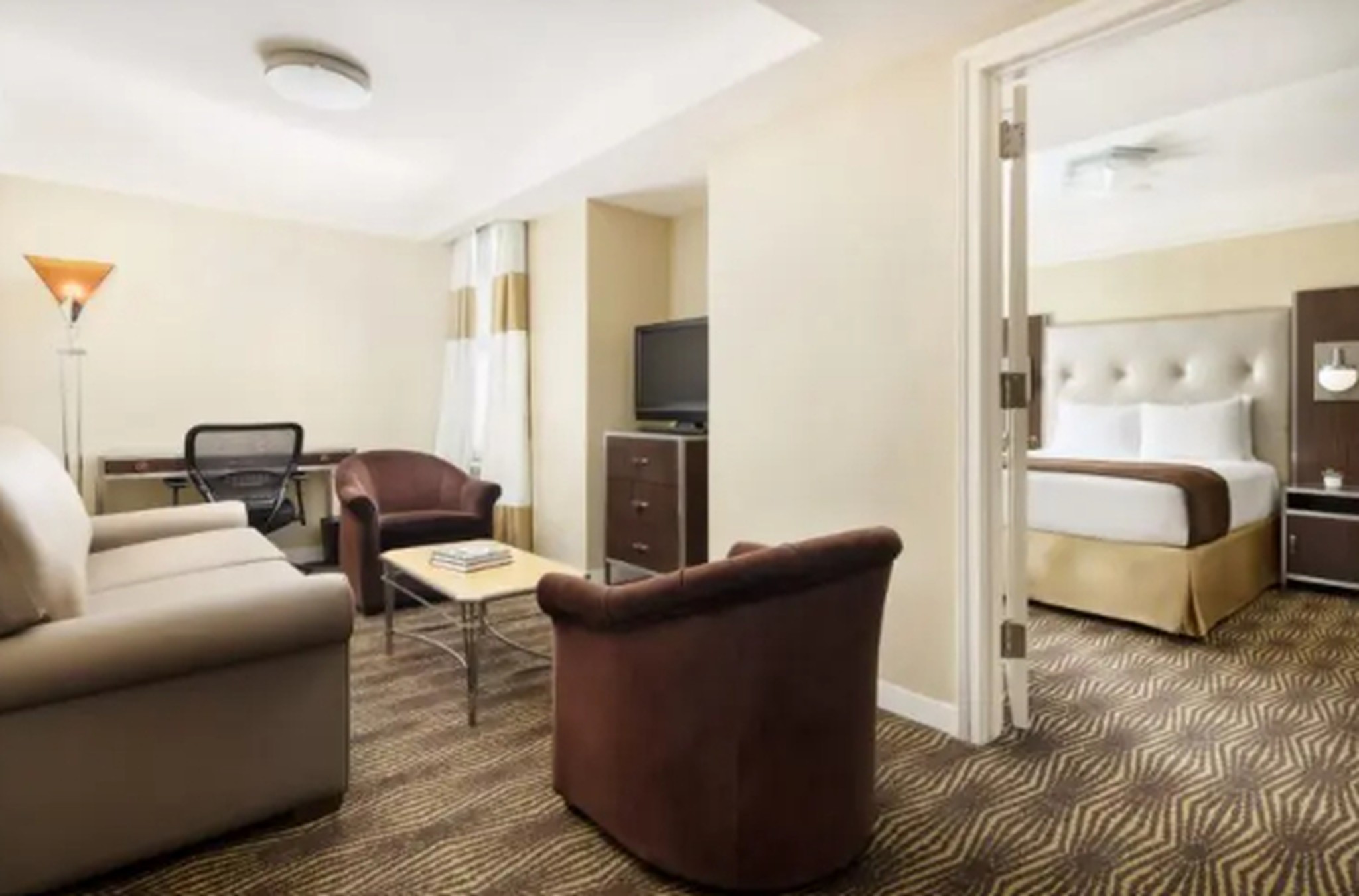 Suite Queen Size Bed