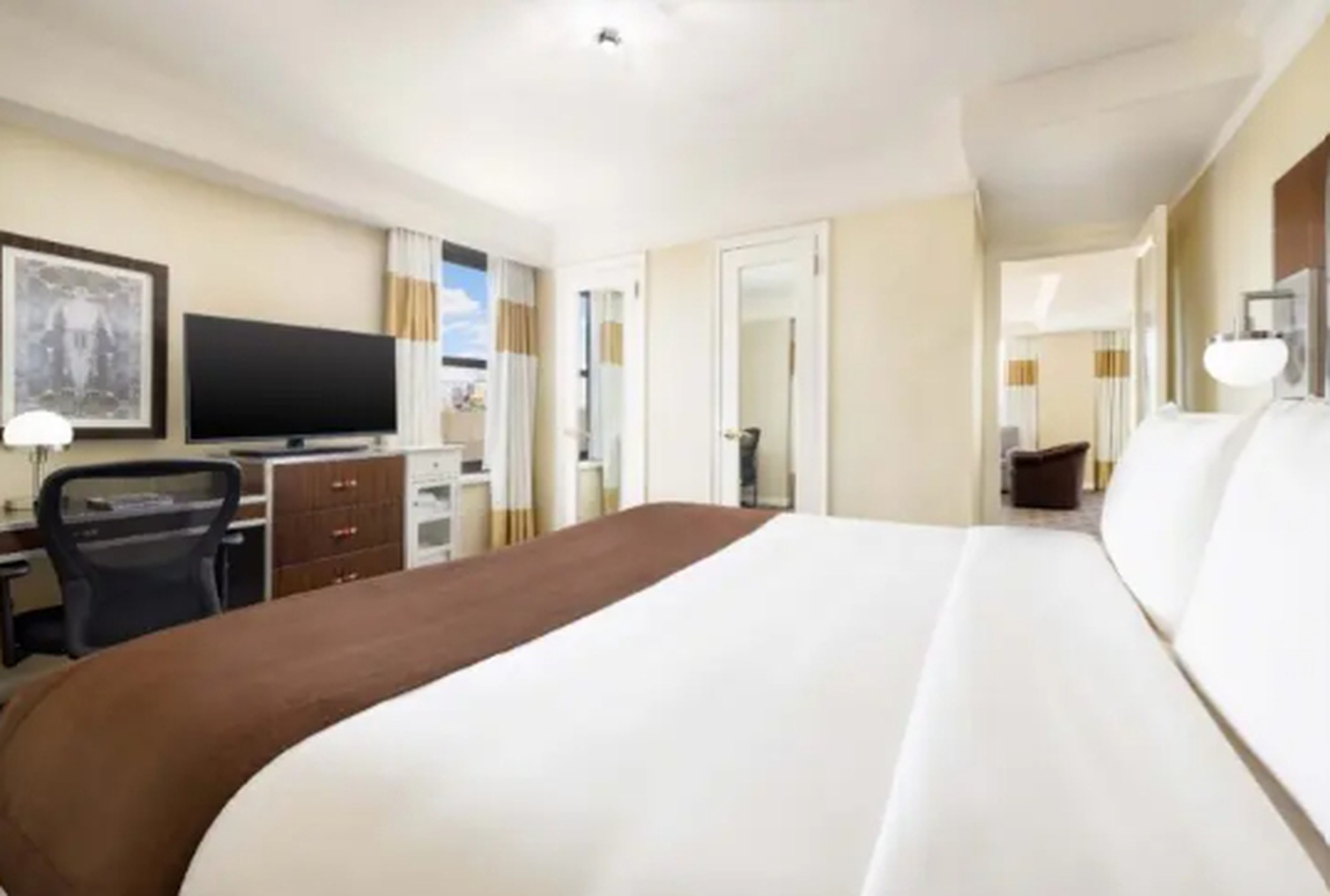 Suite Queen Size Bed
