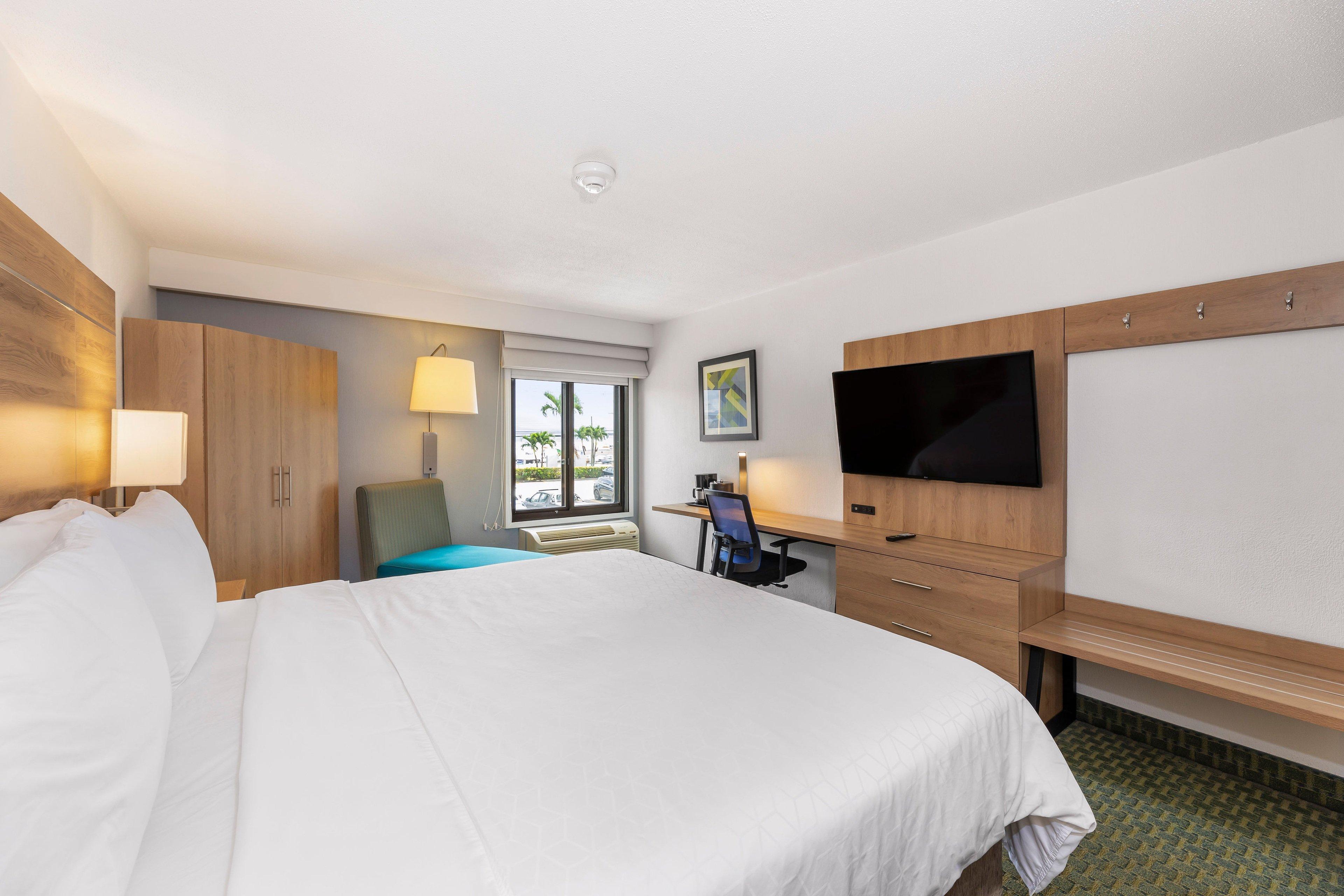 Double Pool View King Bed