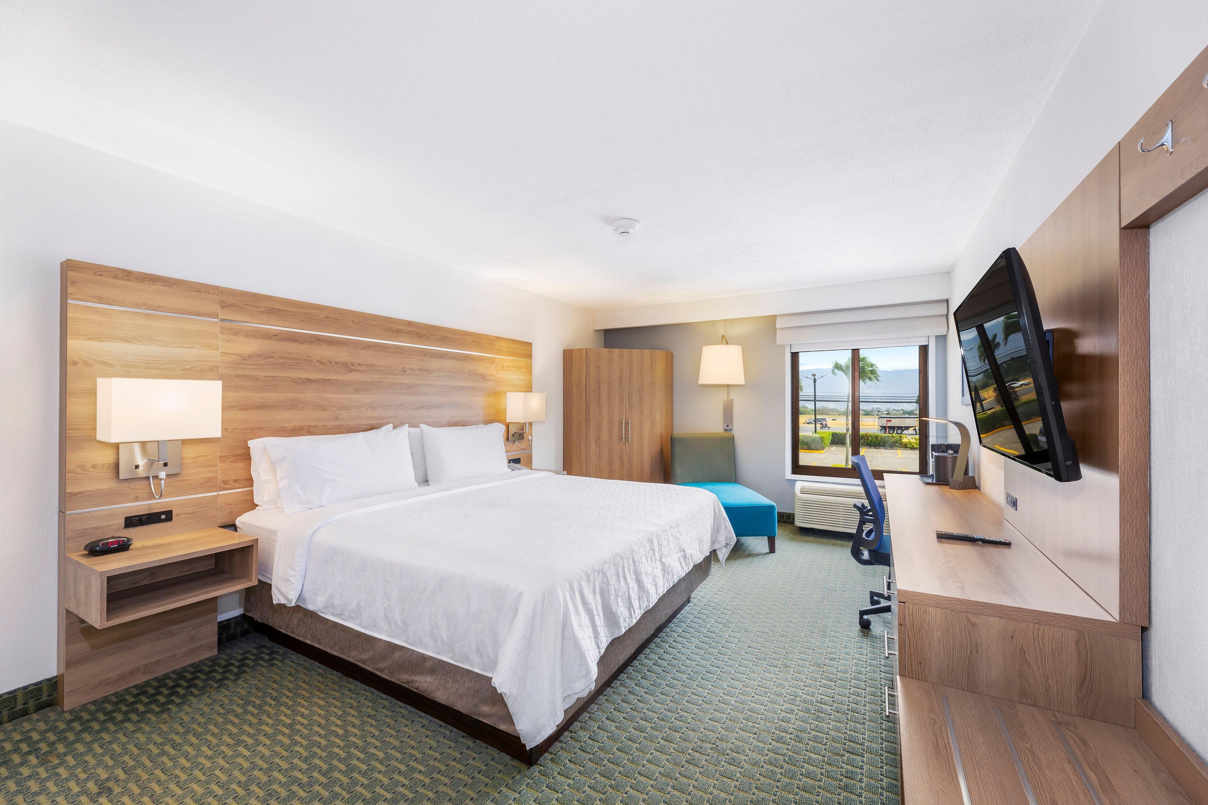 Double Pool View King Bed