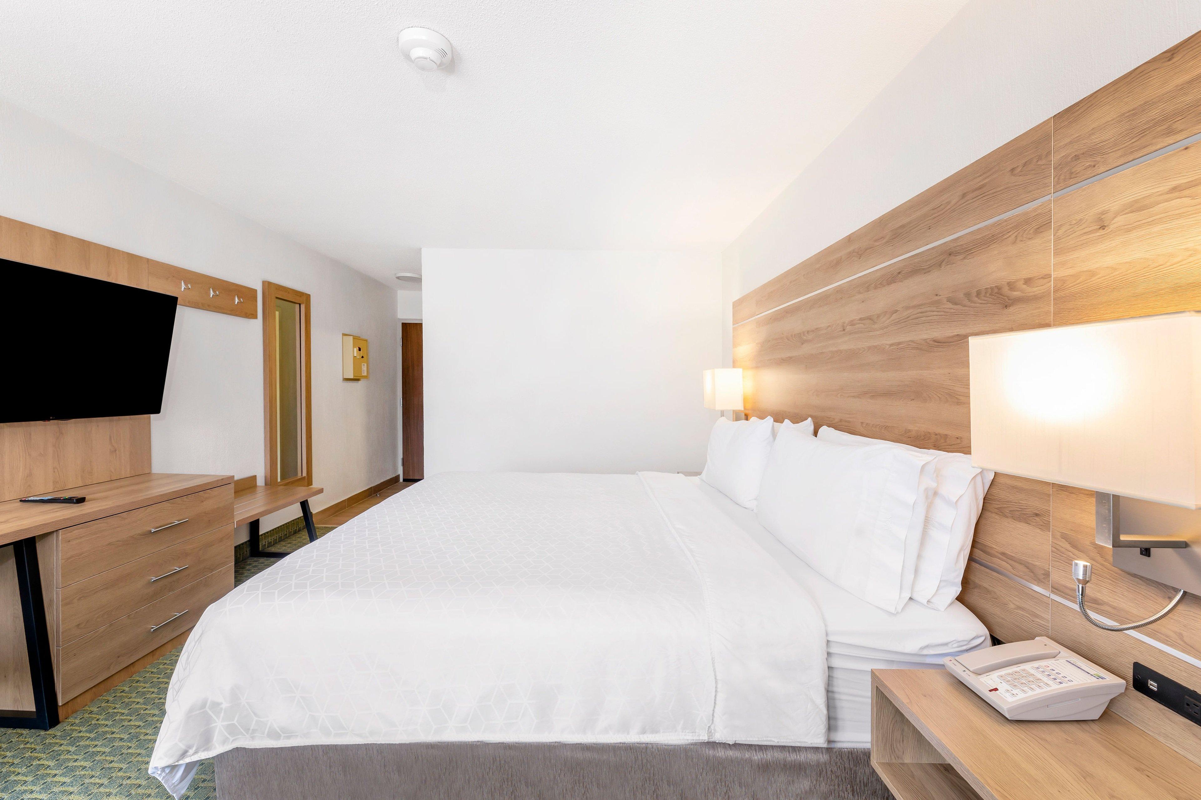 Double Pool View King Bed