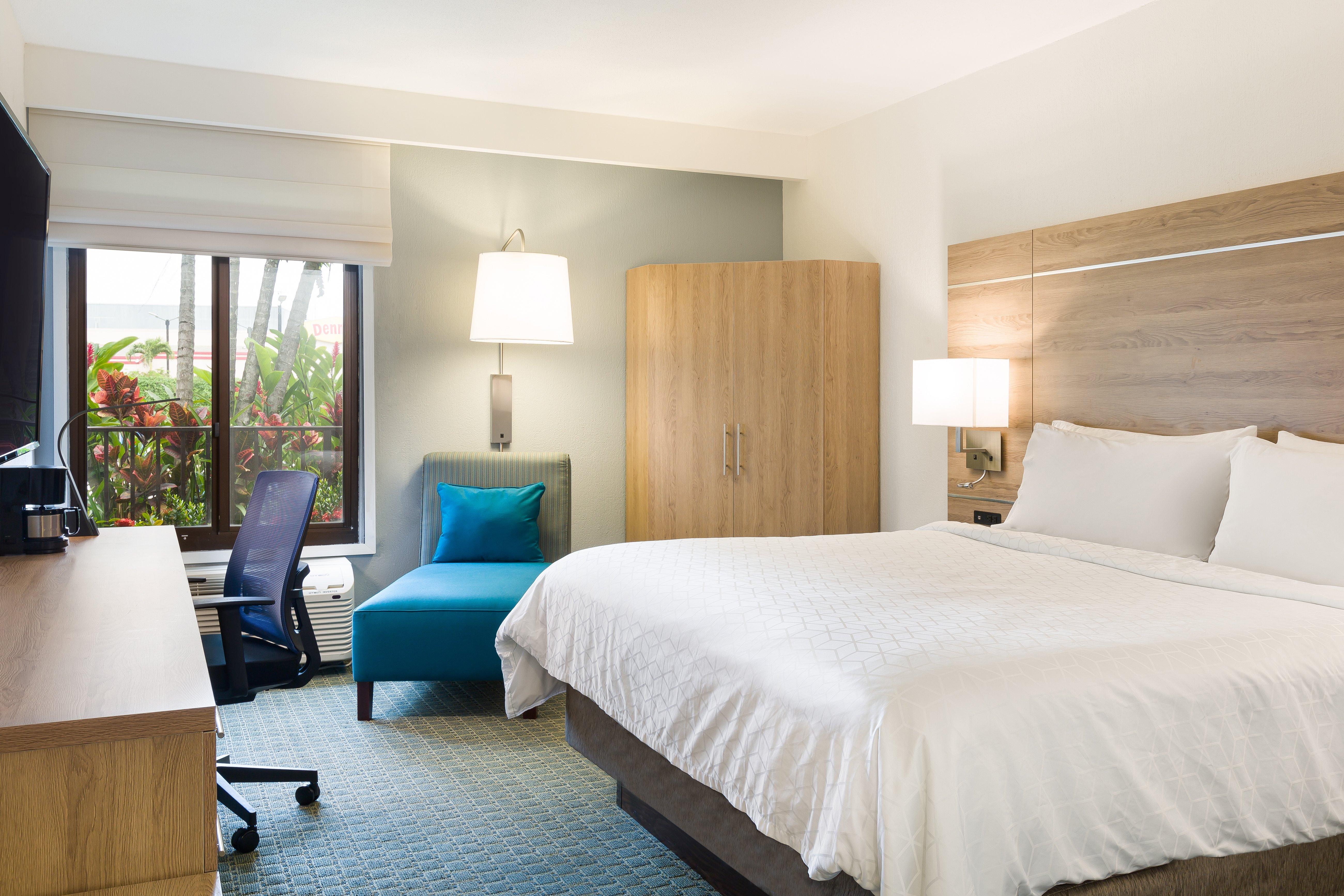 Double Pool View King Bed