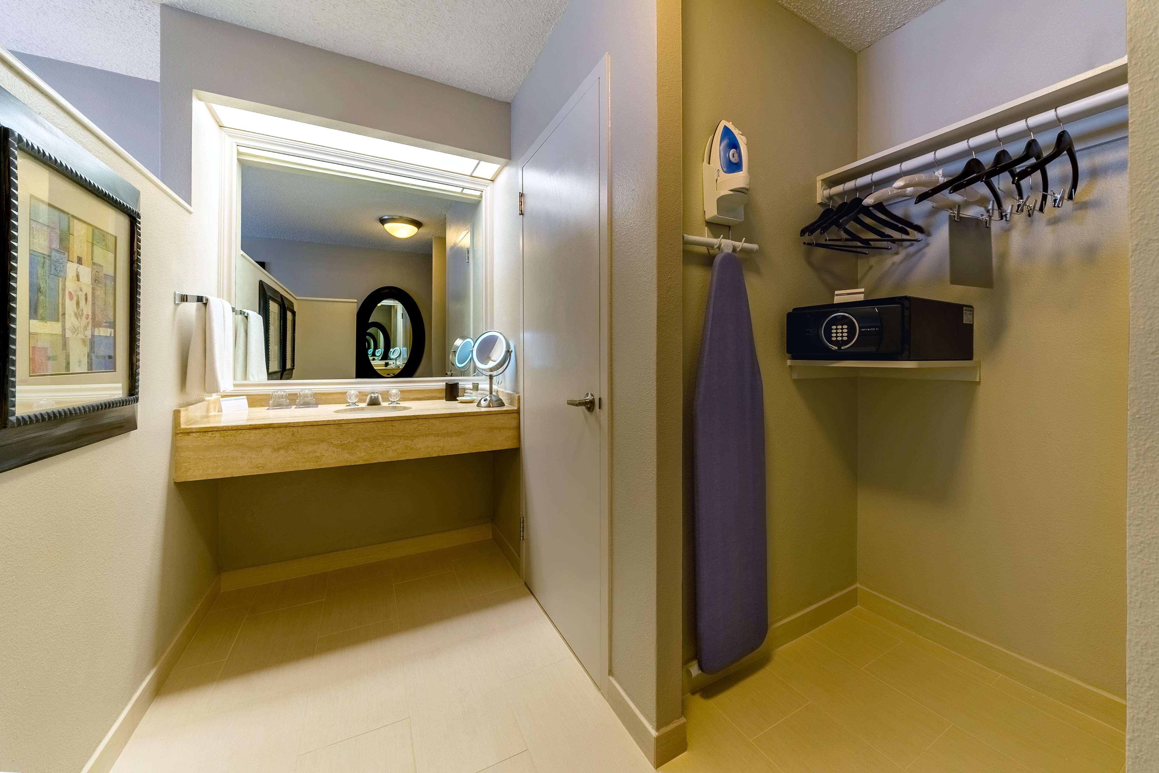 Double Deluxe King Bed