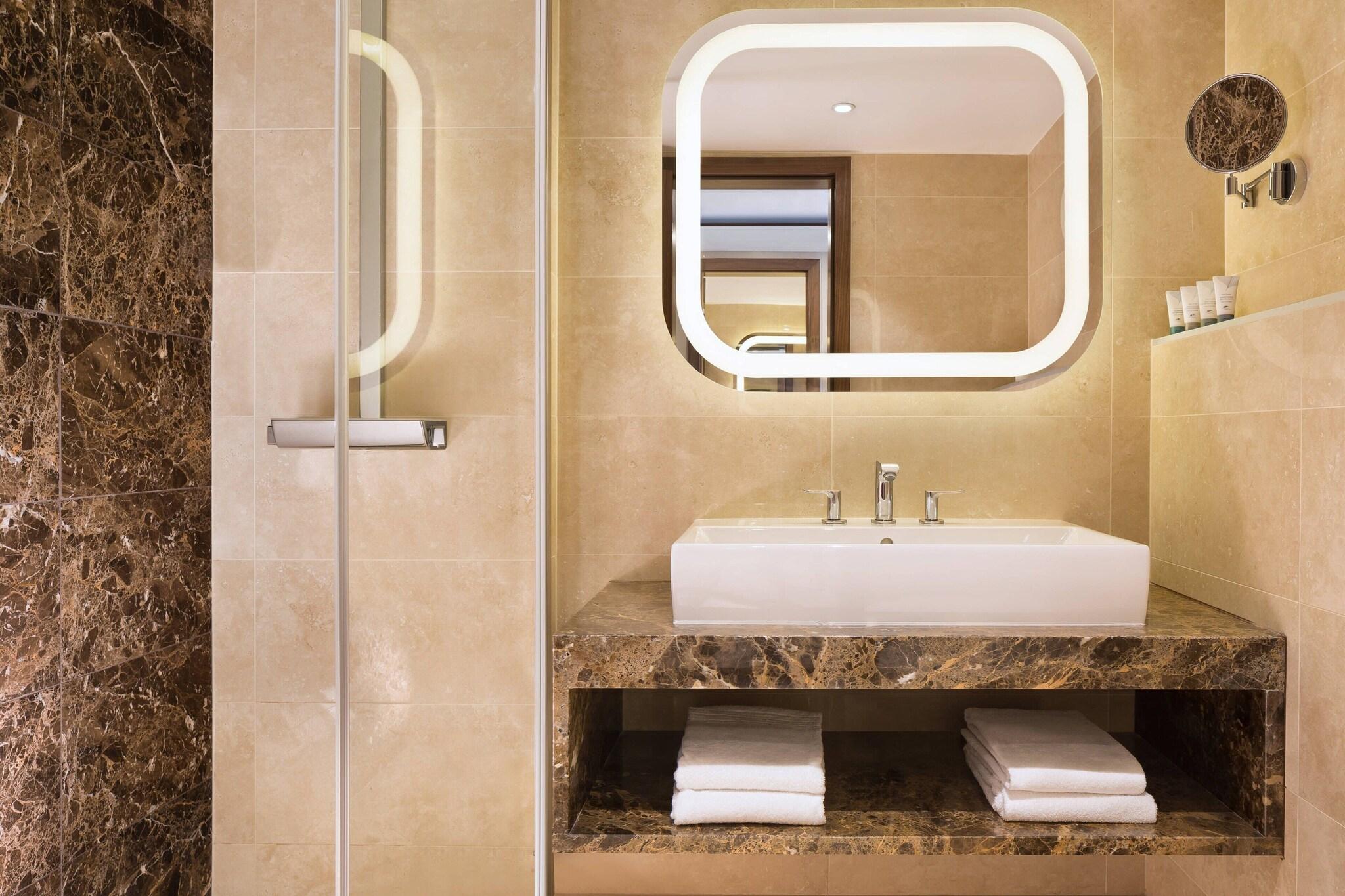 Twin Deluxe City View