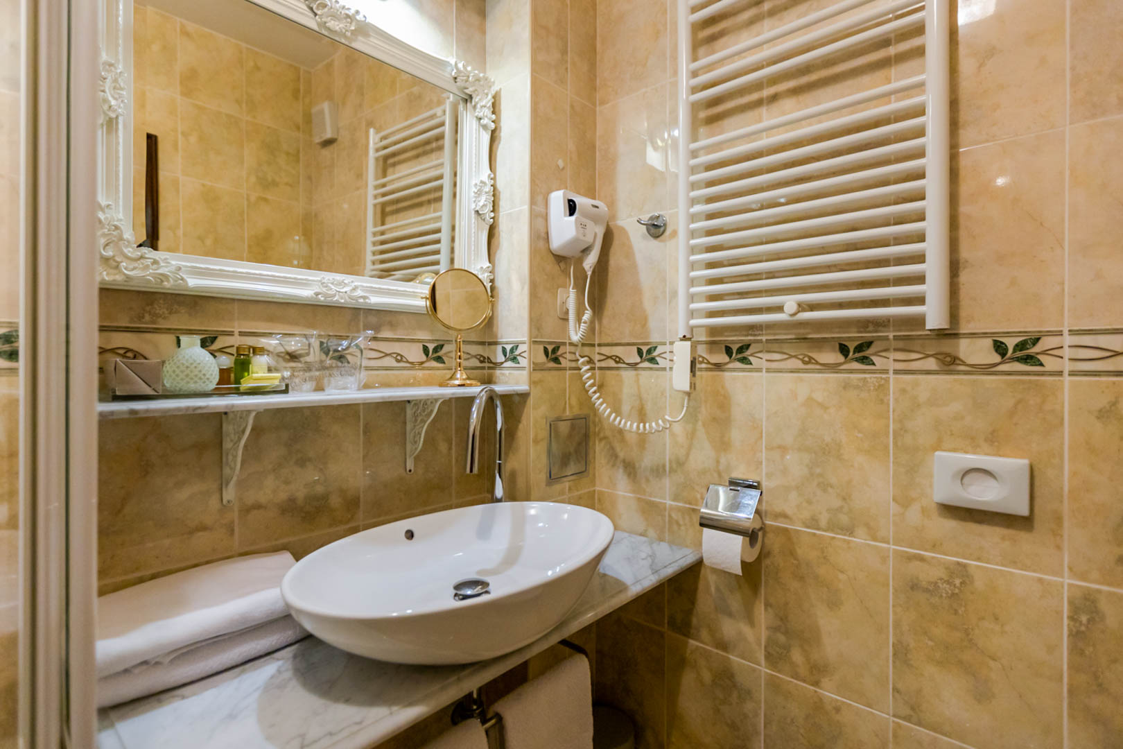 Suite King Bed with Jacuzzi