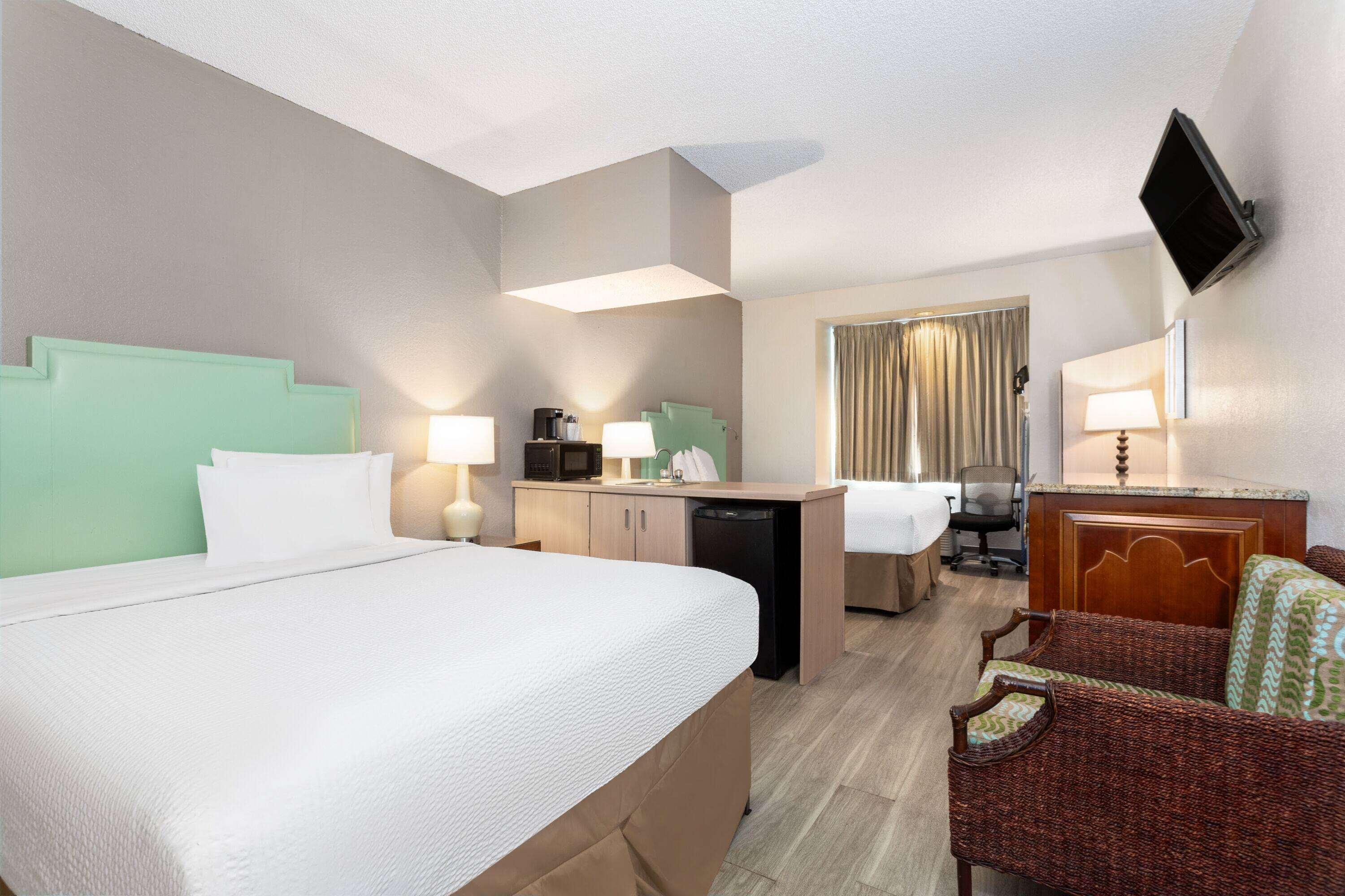 Studio Two Queen Beds