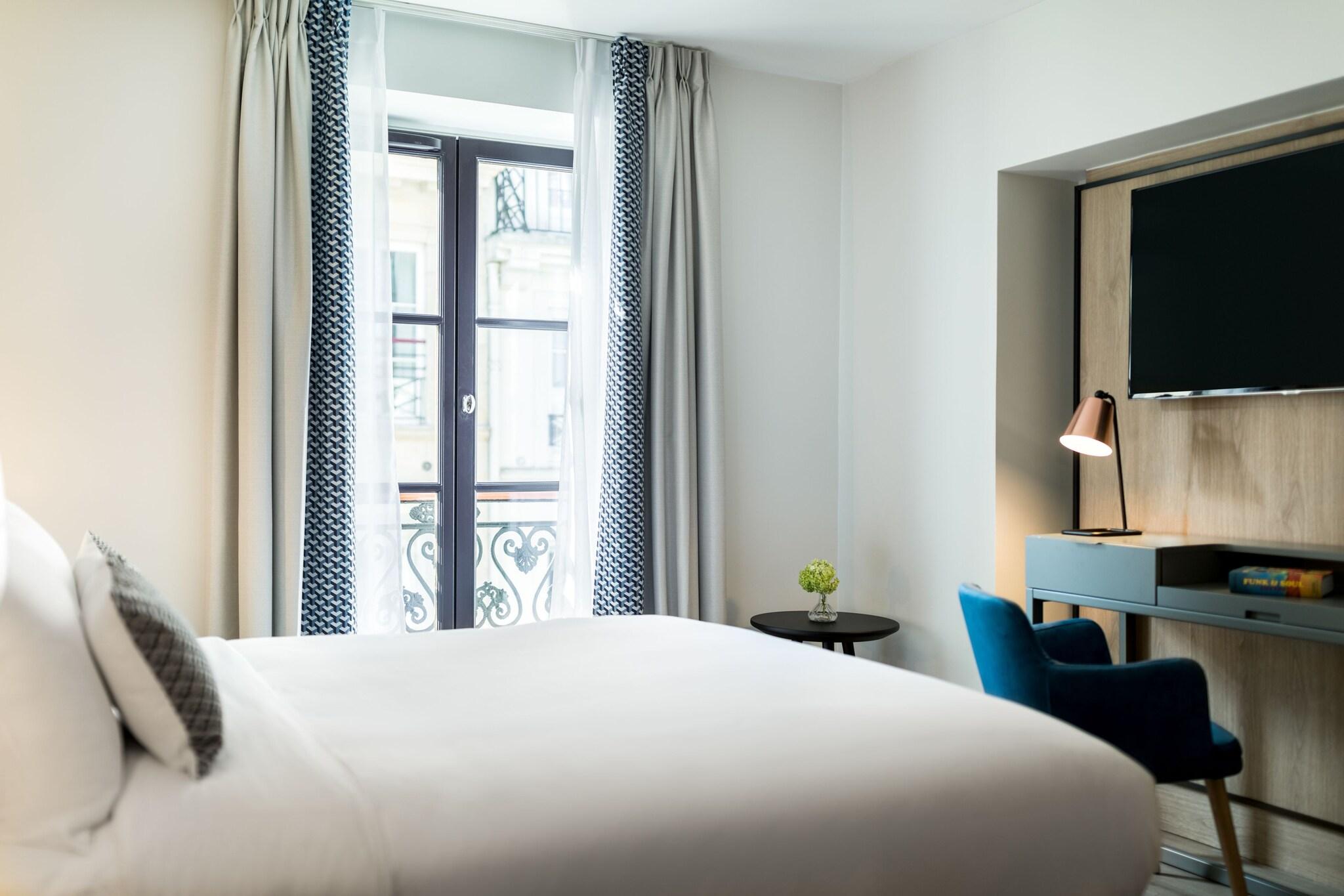 Double Queen Size Bed