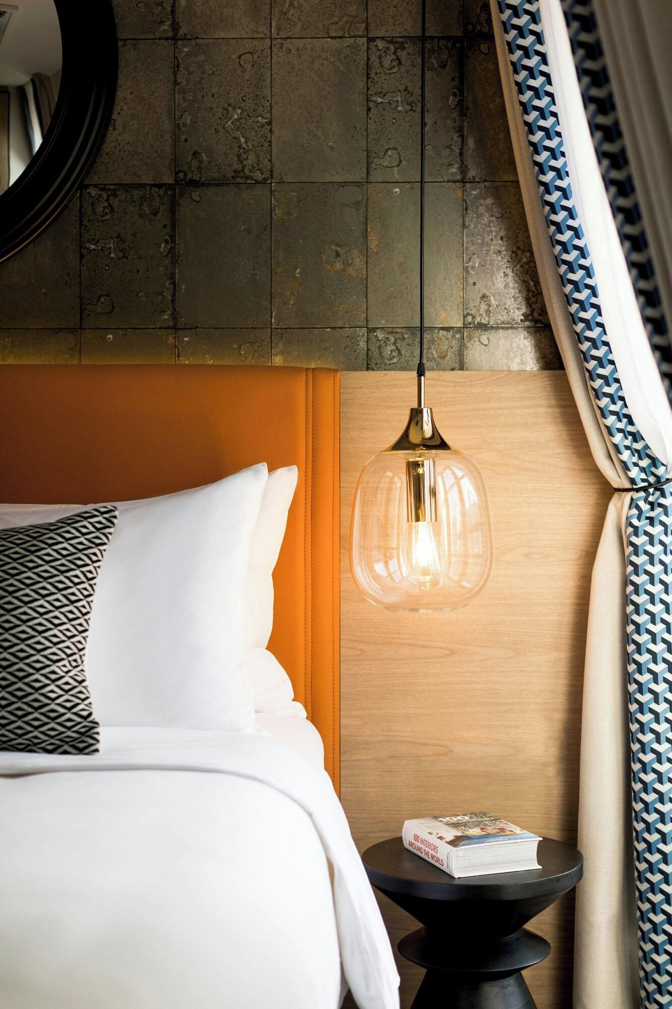 Studio Queen Size Bed