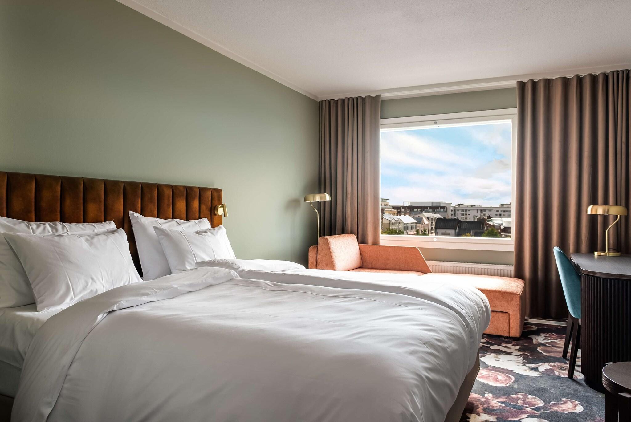 Family Room King Size Bed